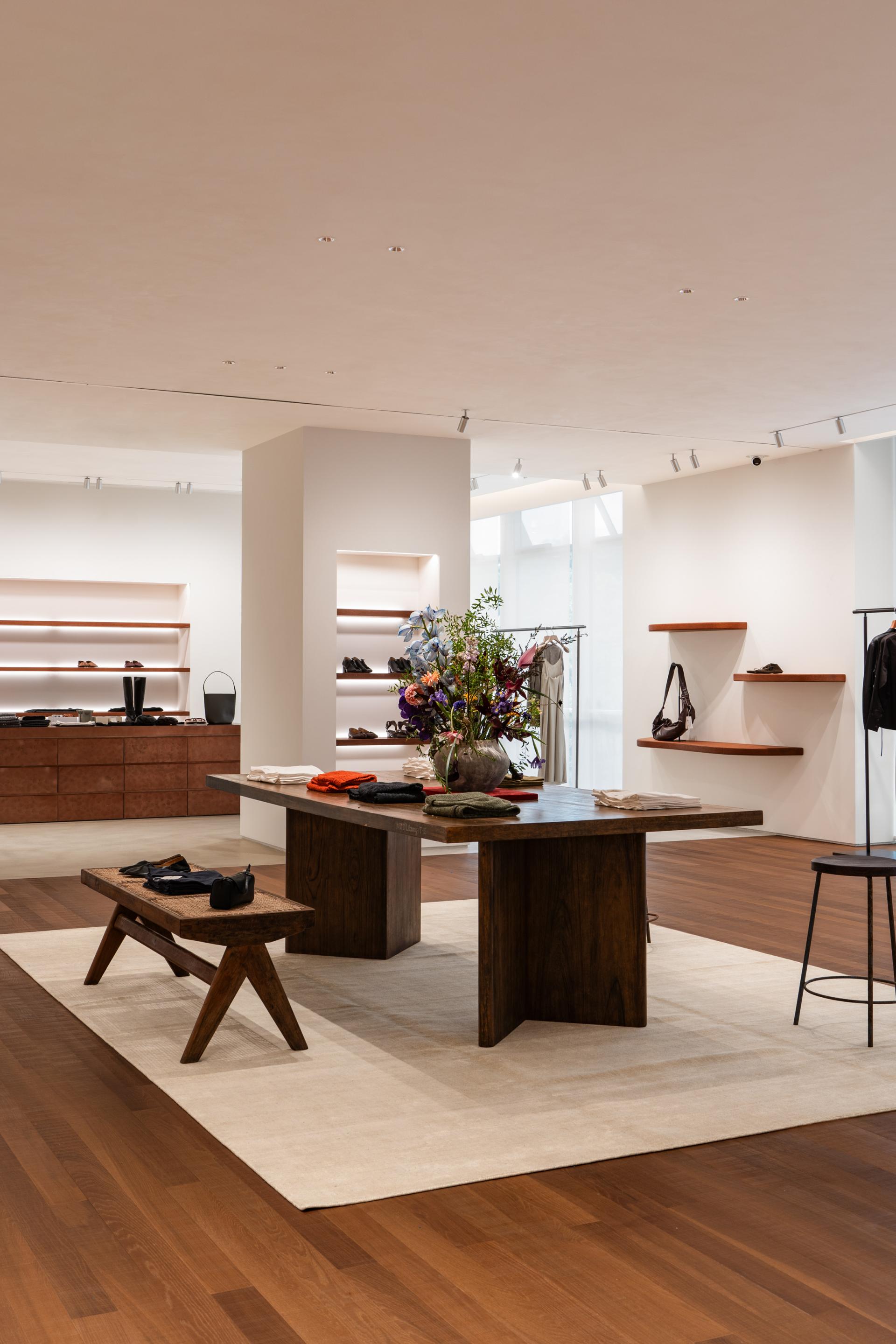 London Design Awards Winner - RENATHING Hangzhou Clothing Flagship Store