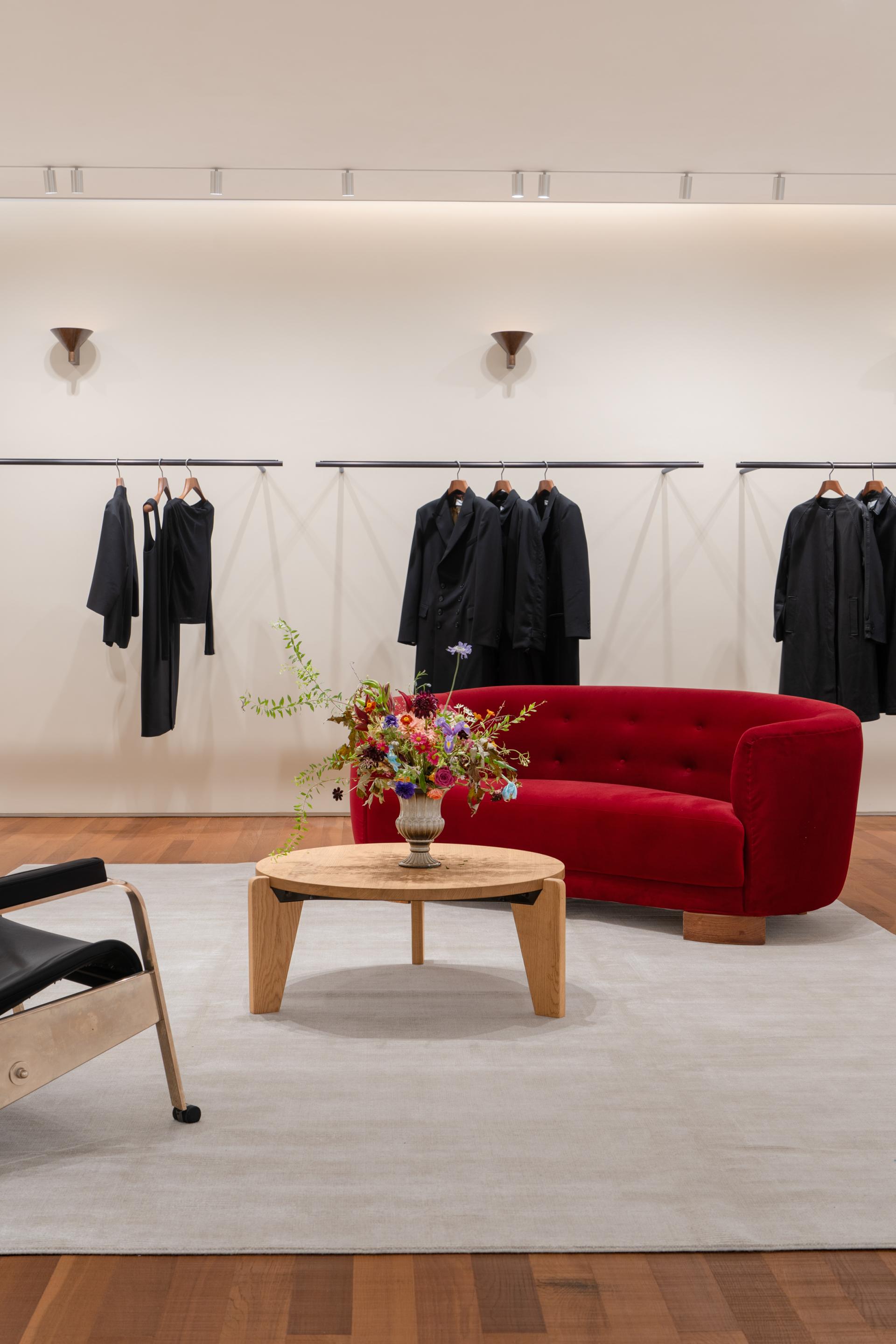 London Design Awards Winner - RENATHING Hangzhou Clothing Flagship Store
