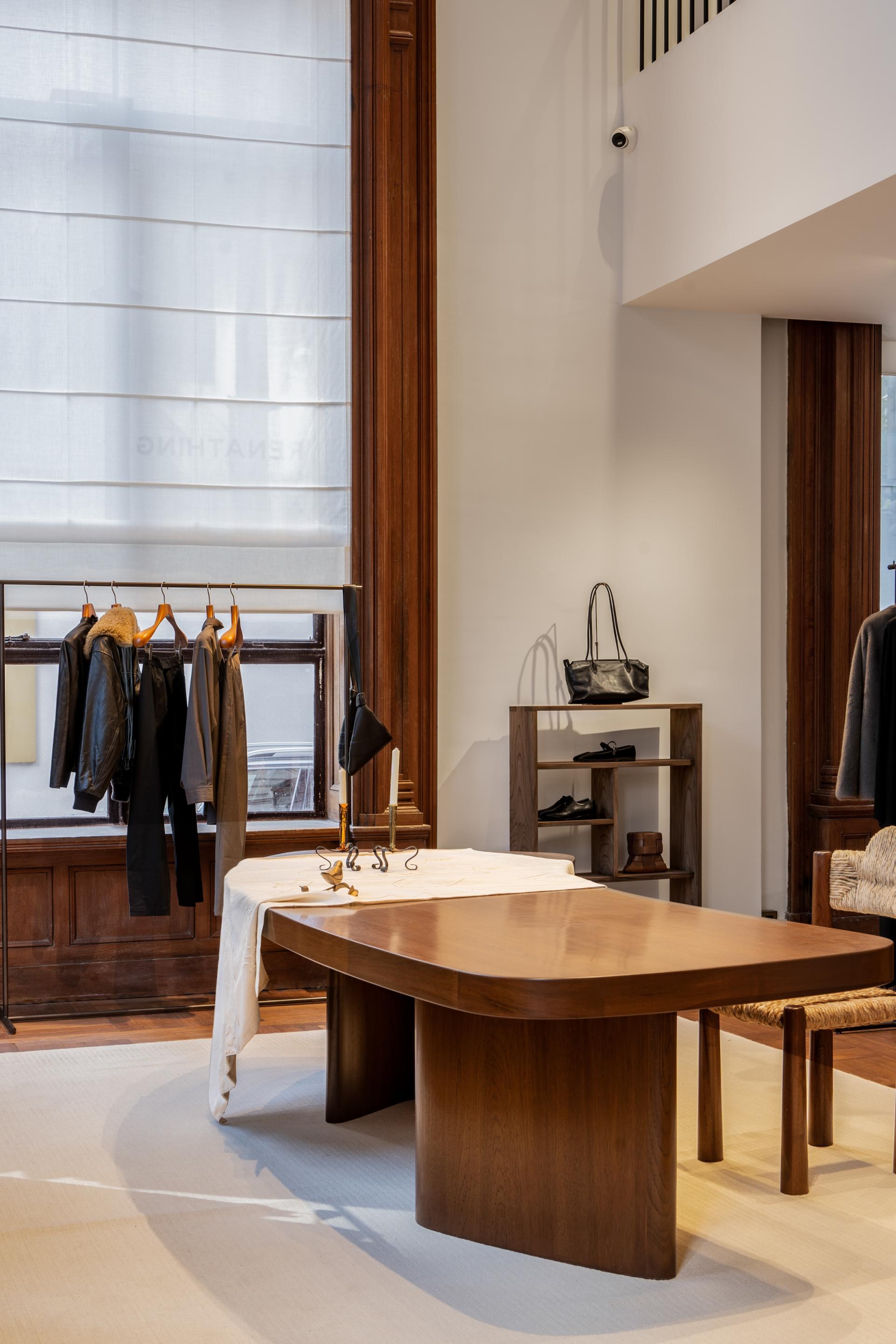 London Design Awards Winner - RENATHING Shanghai Clothing Flagship Store
