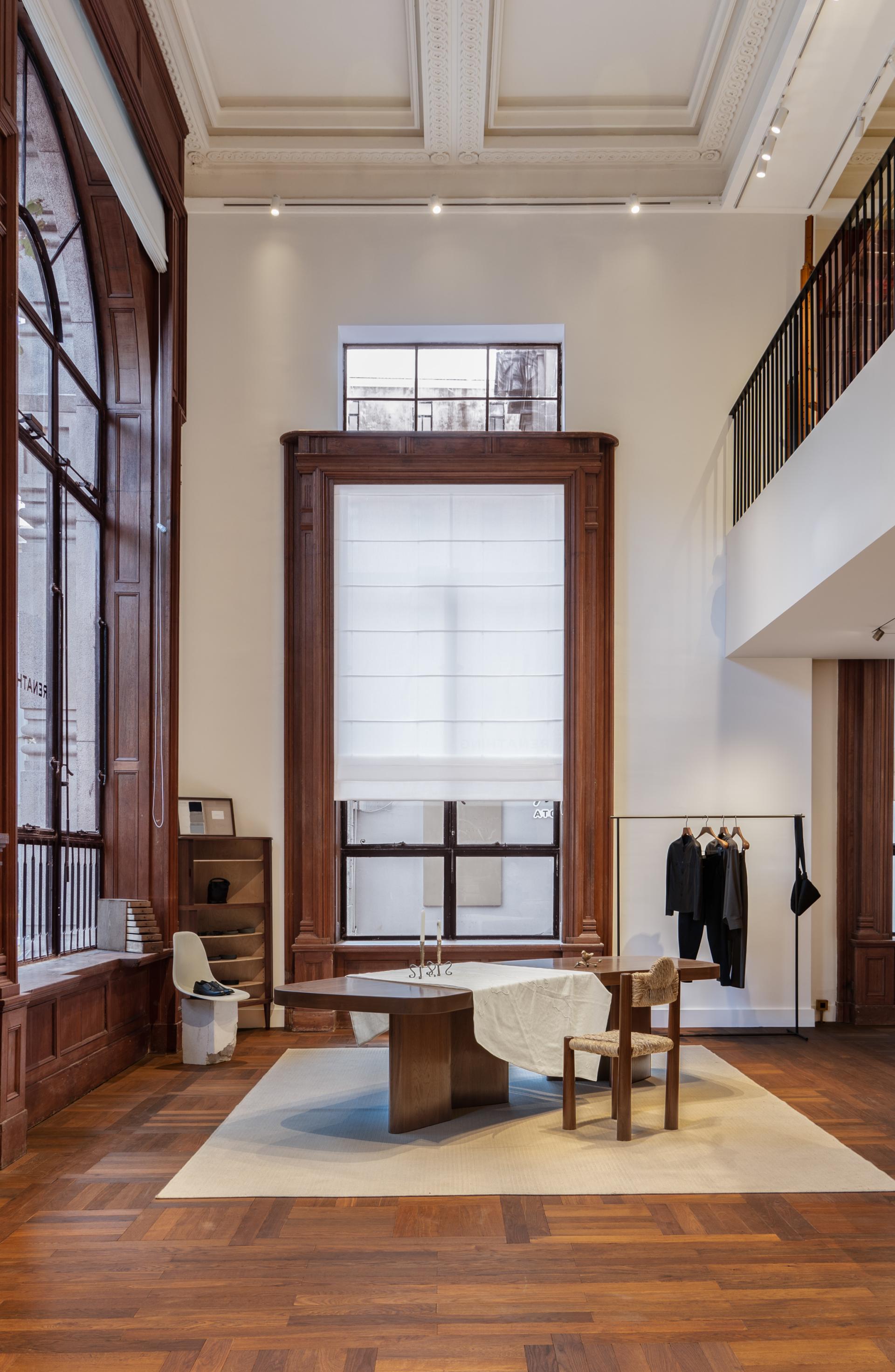 London Design Awards Winner - RENATHING Shanghai Clothing Flagship Store