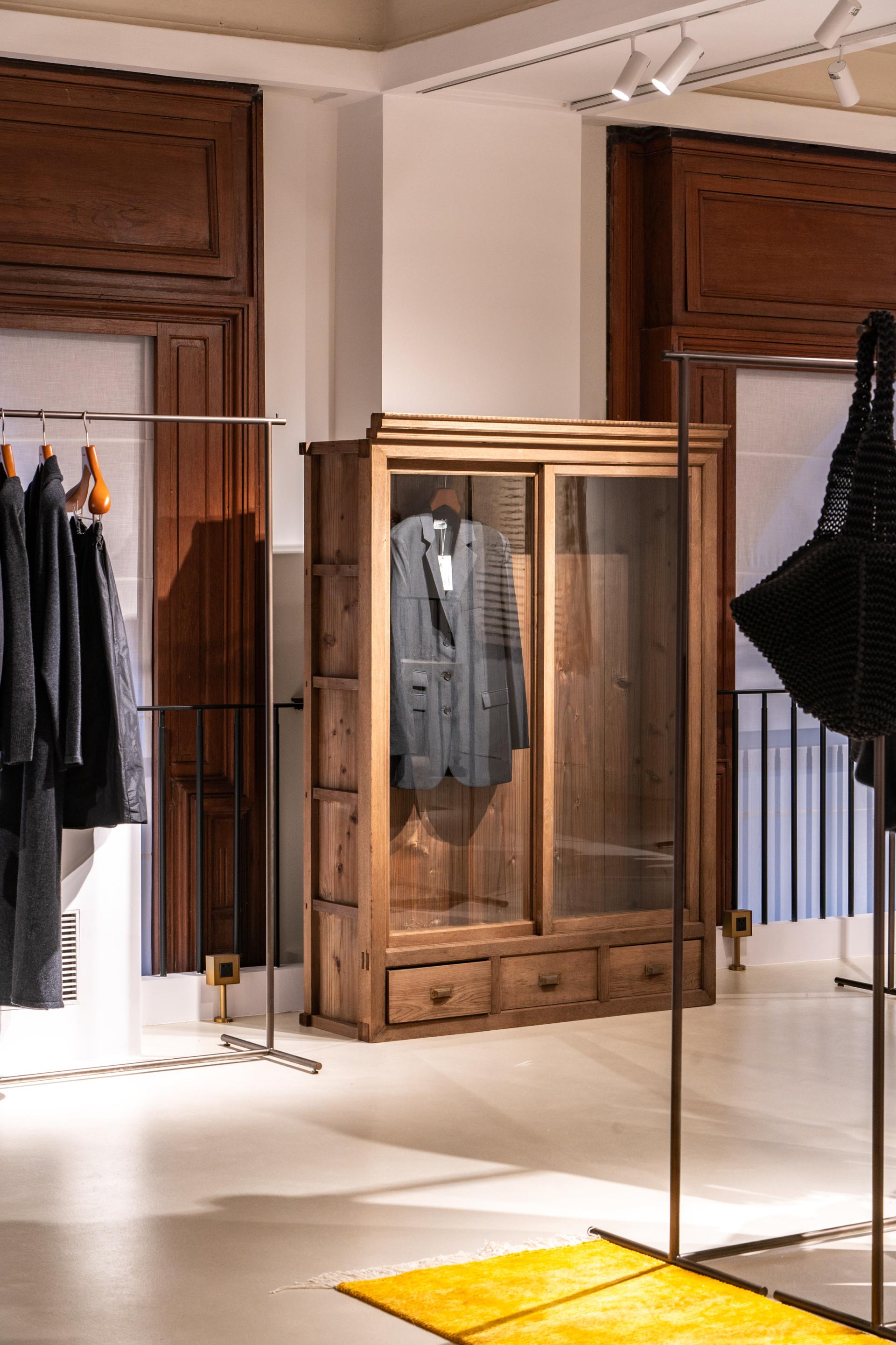 London Design Awards Winner - RENATHING Shanghai Clothing Flagship Store
