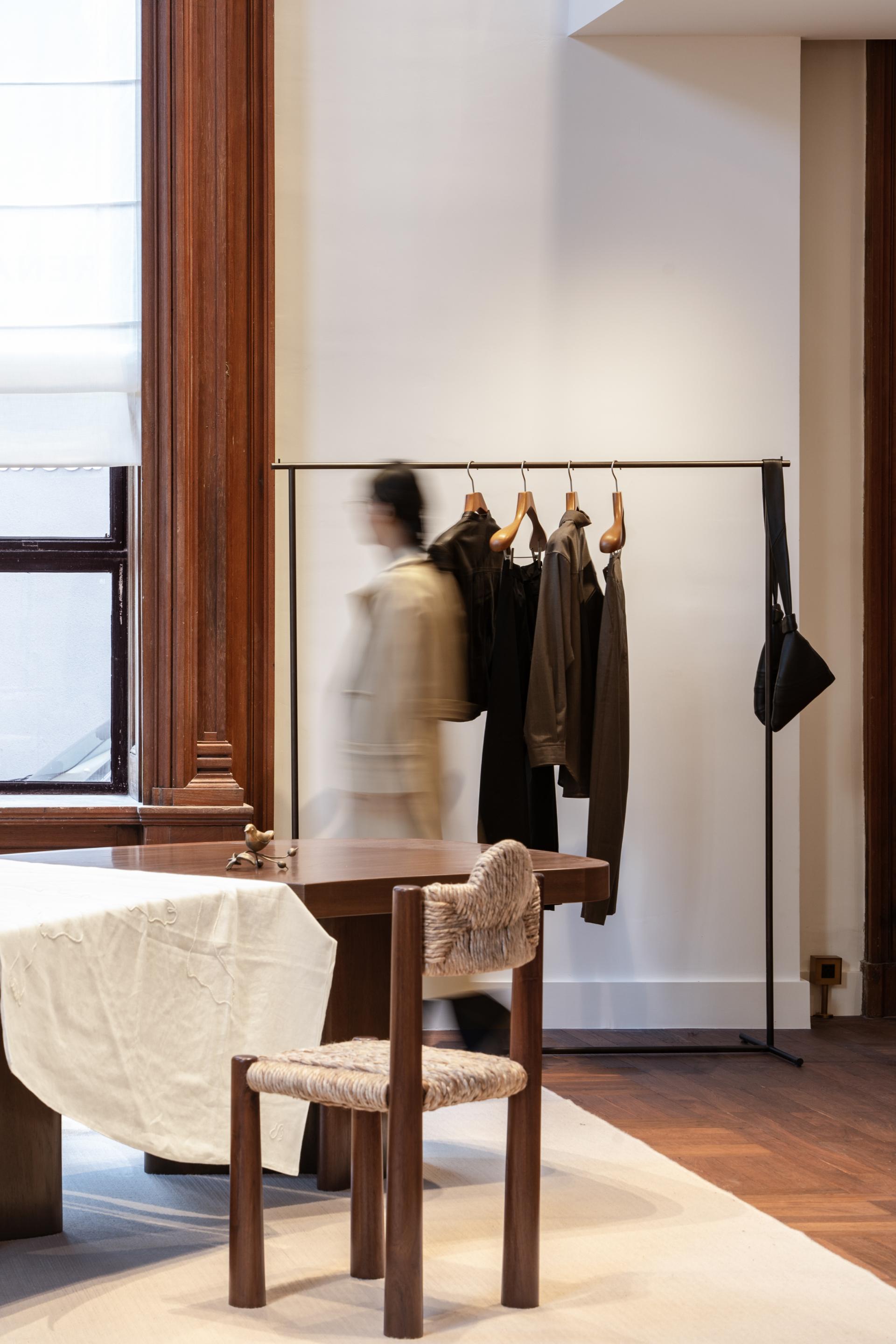 London Design Awards Winner - RENATHING Shanghai Clothing Flagship Store