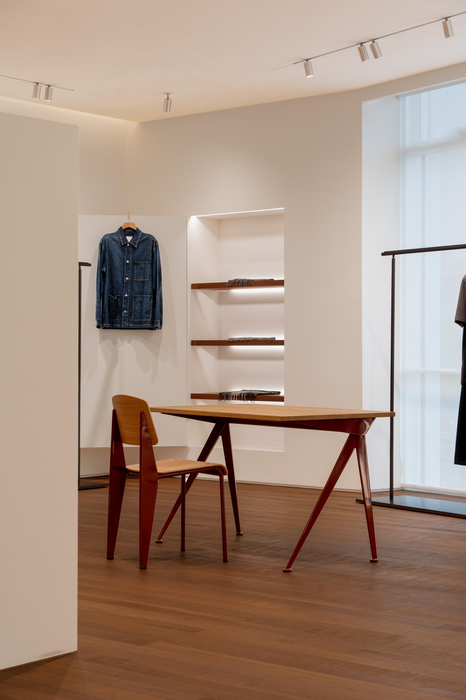 London Design Awards Winner - RENATHING Hangzhou Clothing Flagship Store