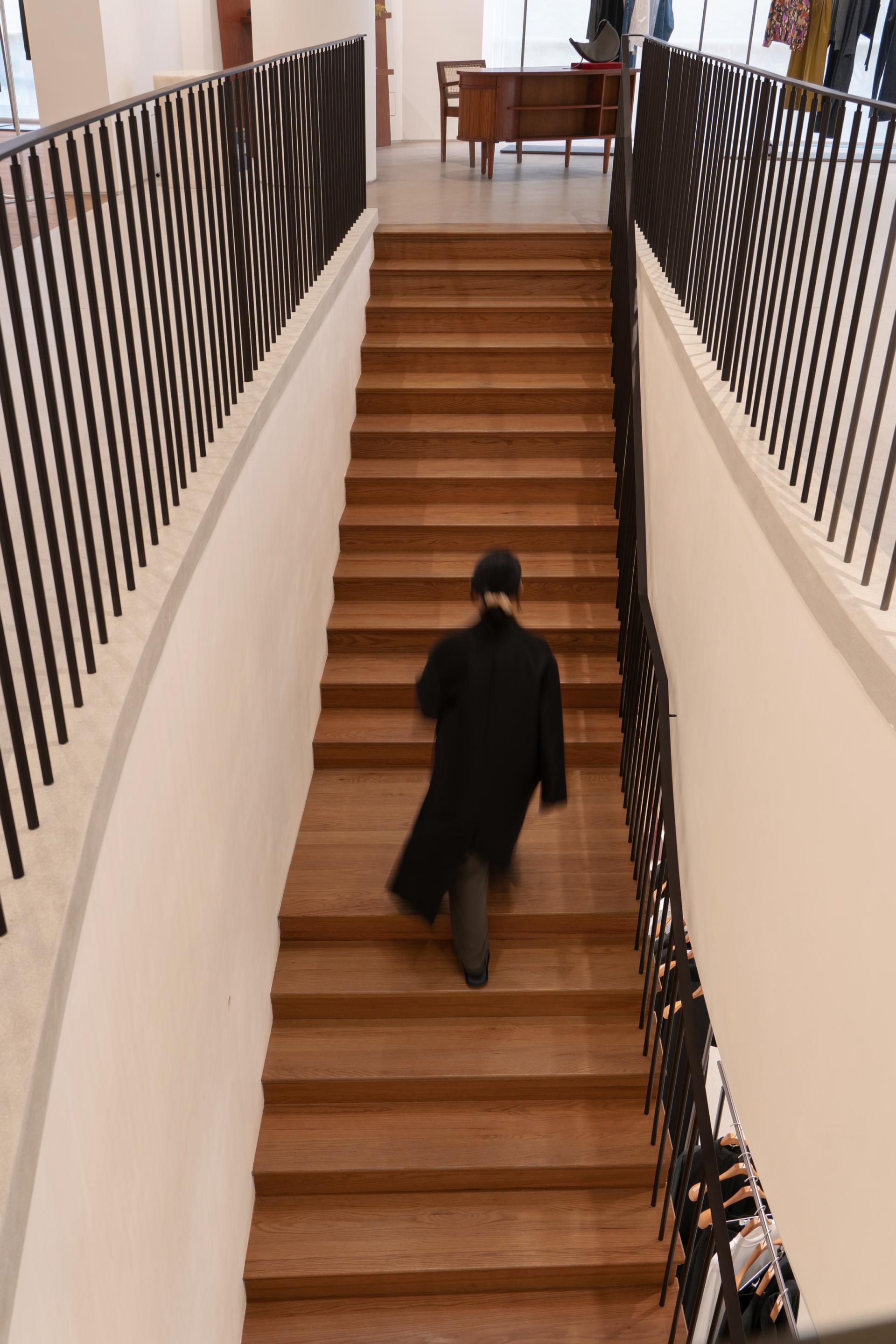 London Design Awards Winner - RENATHING Hangzhou Clothing Flagship Store