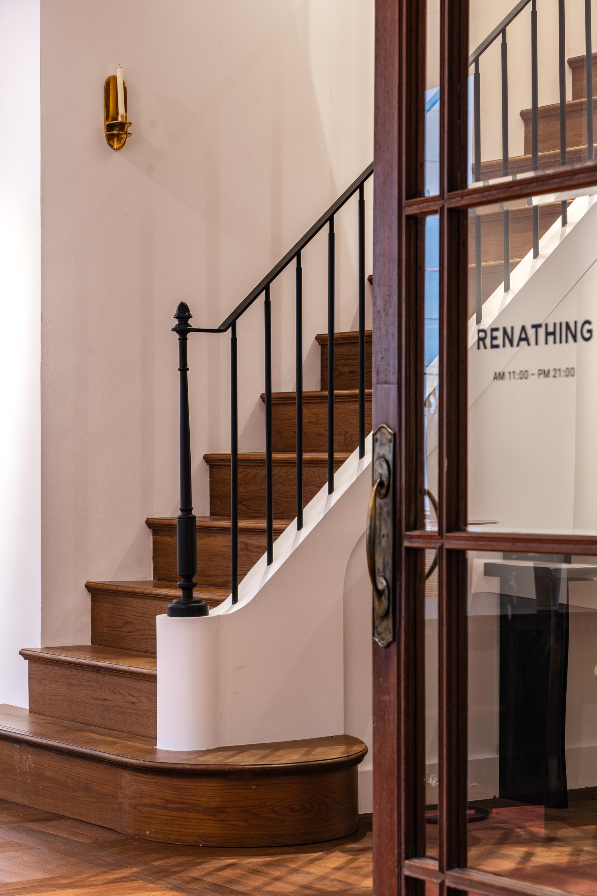 London Design Awards Winner - RENATHING Shanghai Clothing Flagship Store