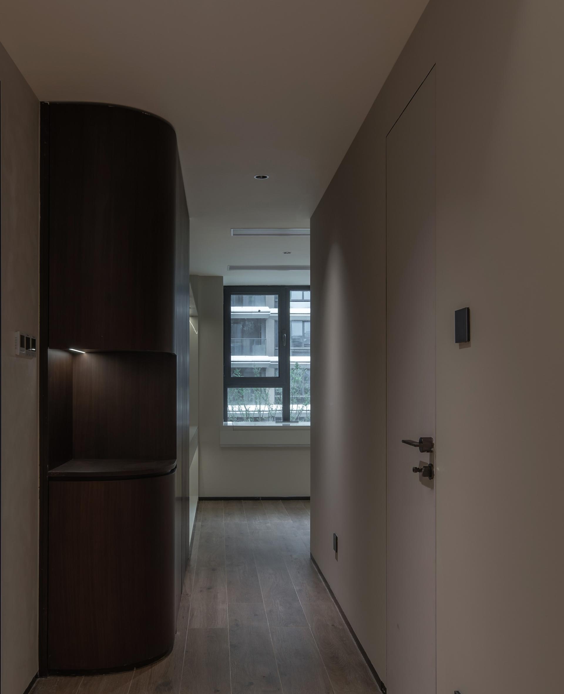 London Design Awards Winner - JIMMY BAUHAUS APARTMENT SH
