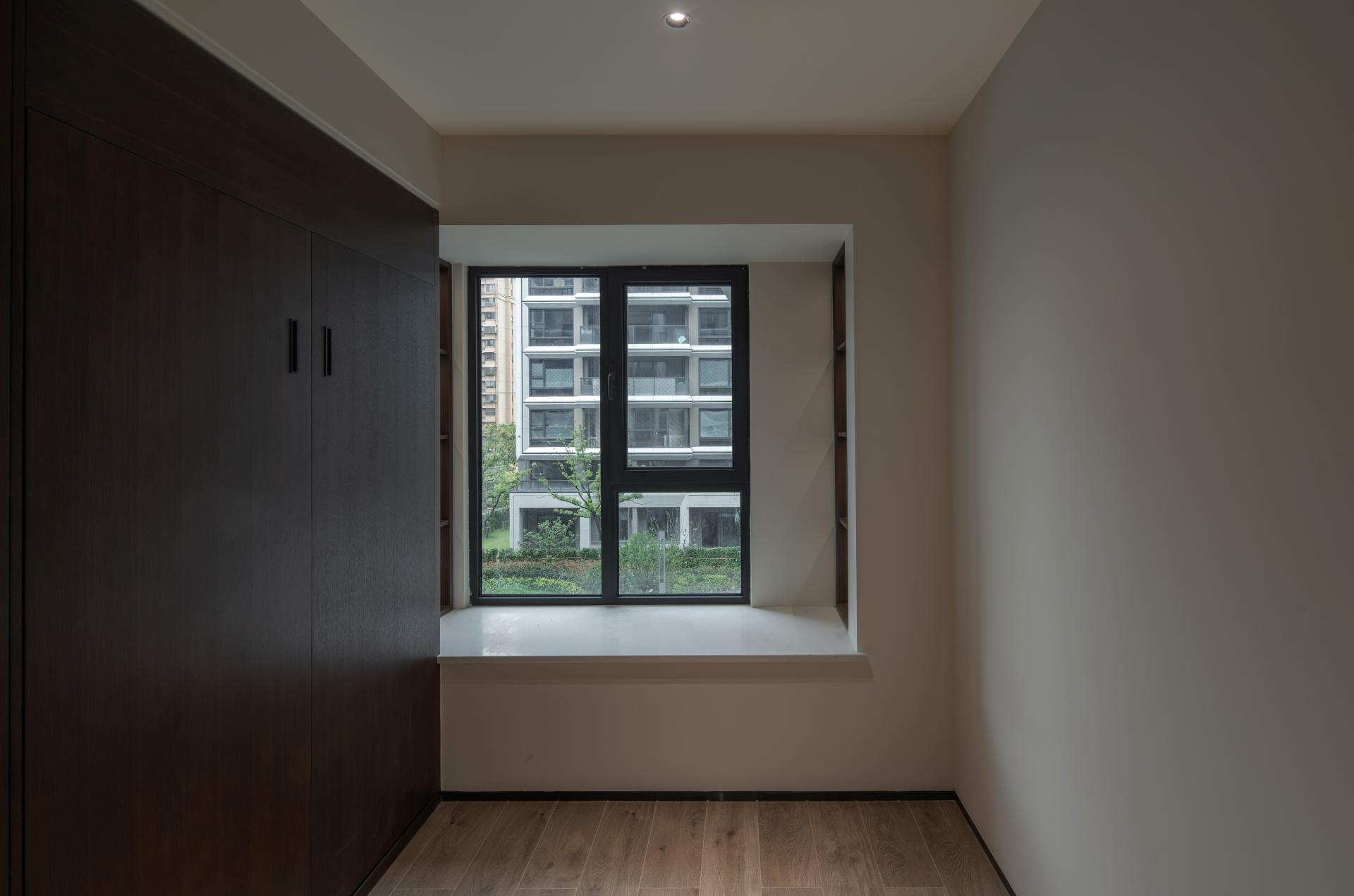 London Design Awards Winner - JIMMY BAUHAUS APARTMENT SH