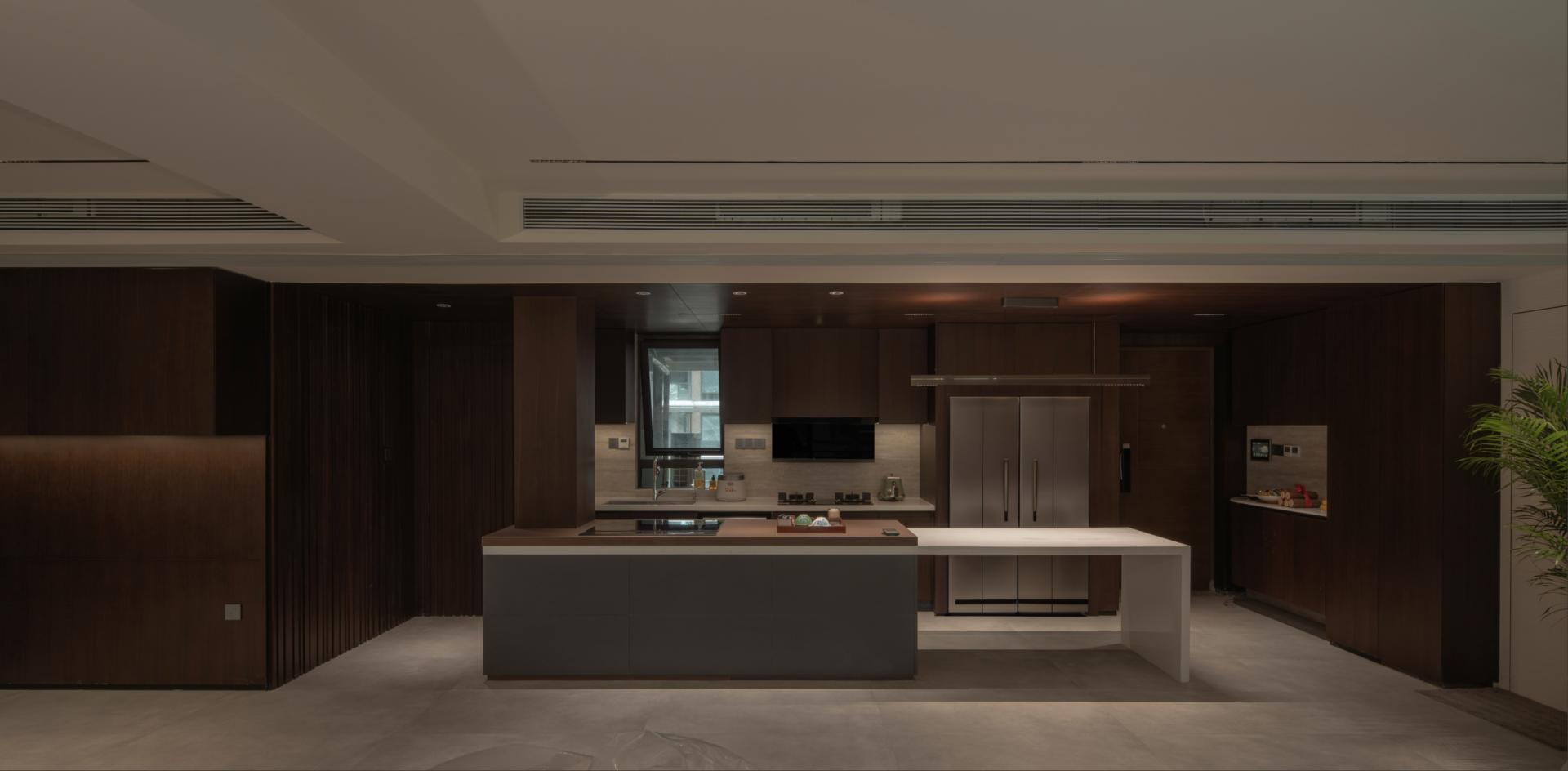 London Design Awards Winner - JIMMY BAUHAUS APARTMENT SH