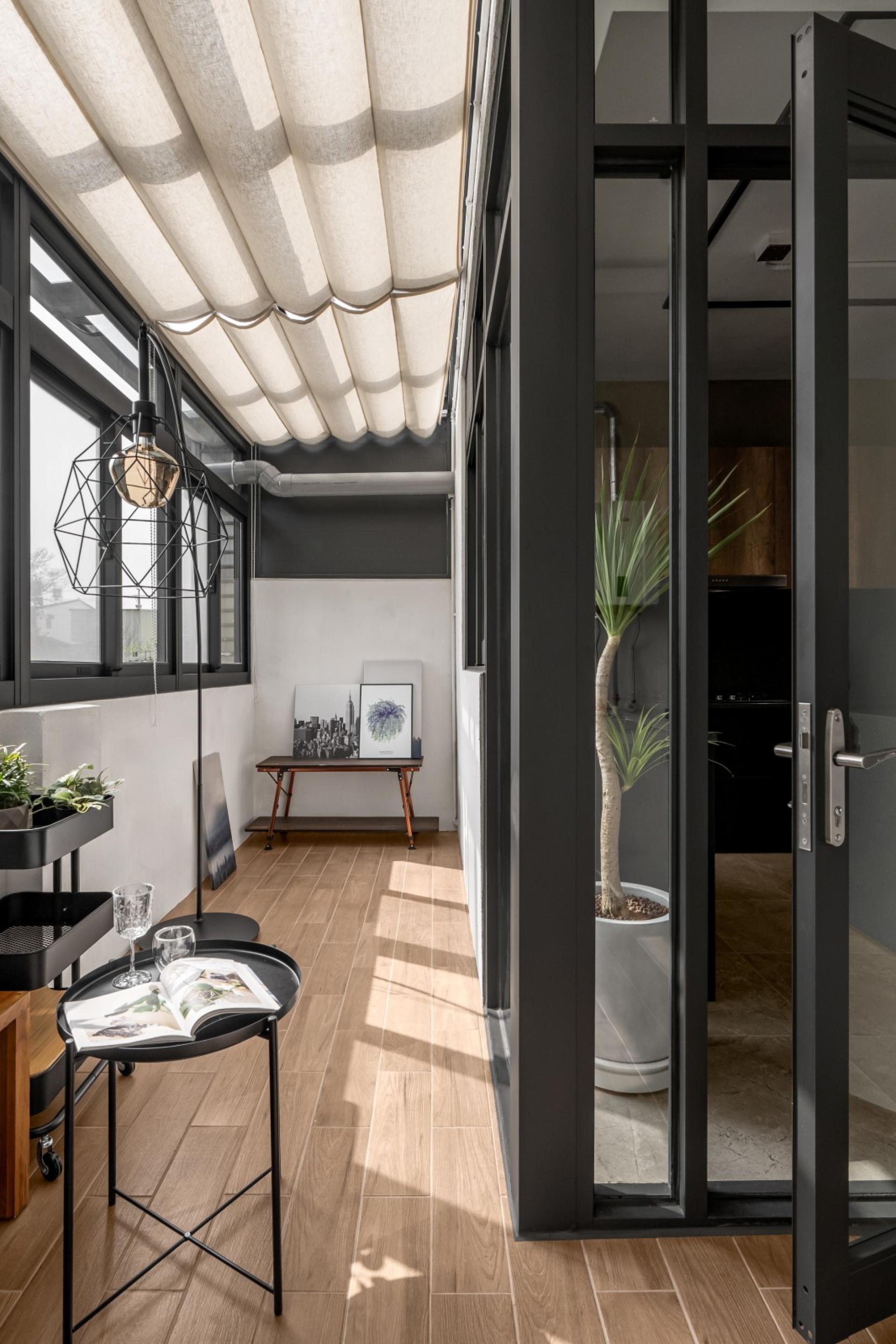 London Design Awards Winner - Forest Abode Awash in Light