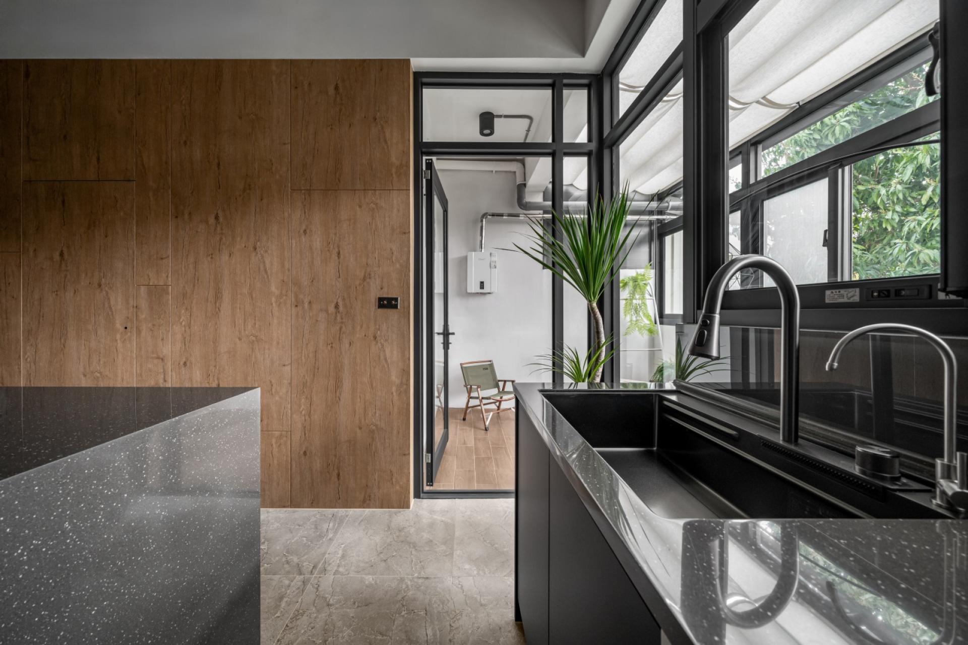 London Design Awards Winner - Forest Abode Awash in Light