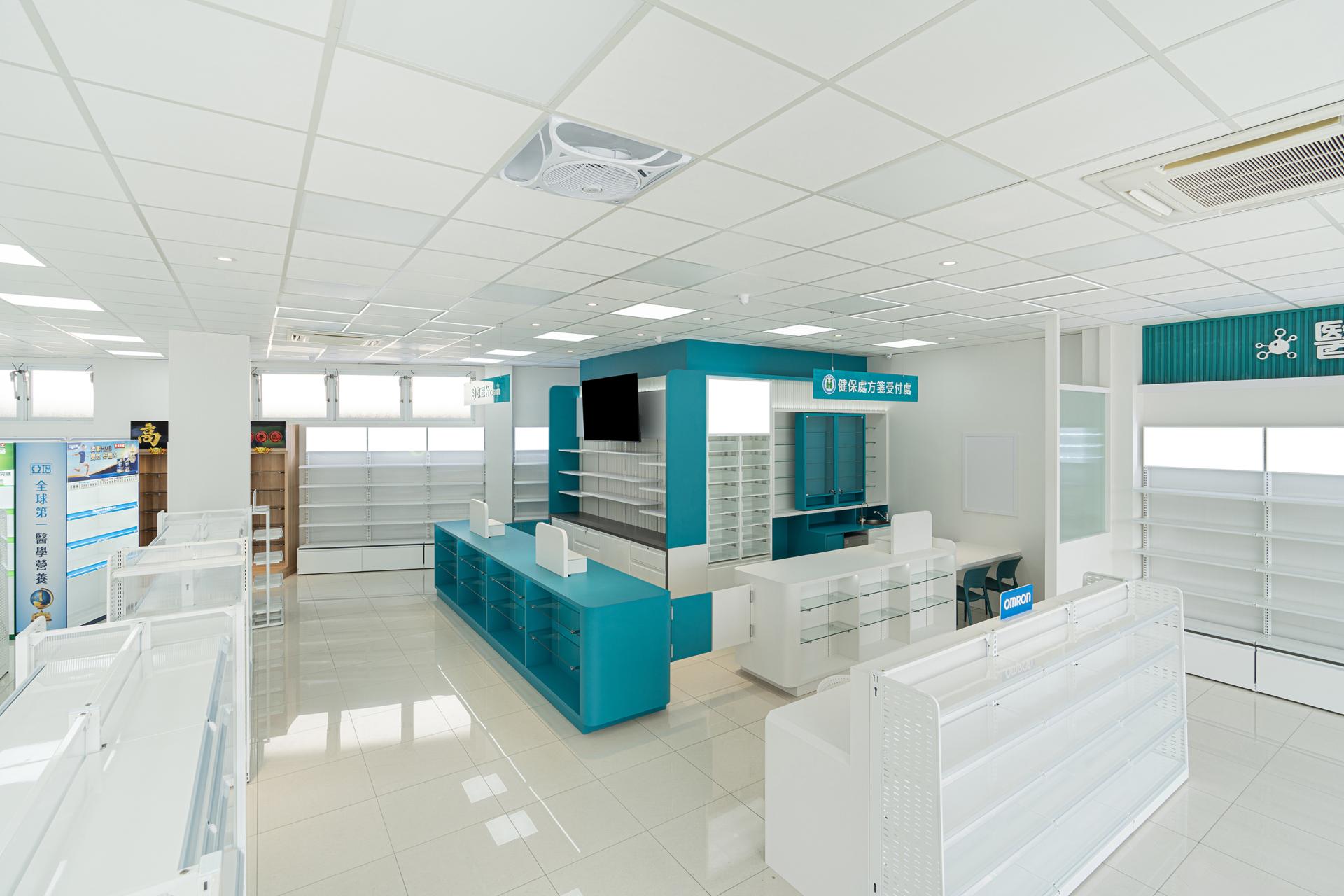 London Design Awards Winner - BRIDGE DRUGSTORE