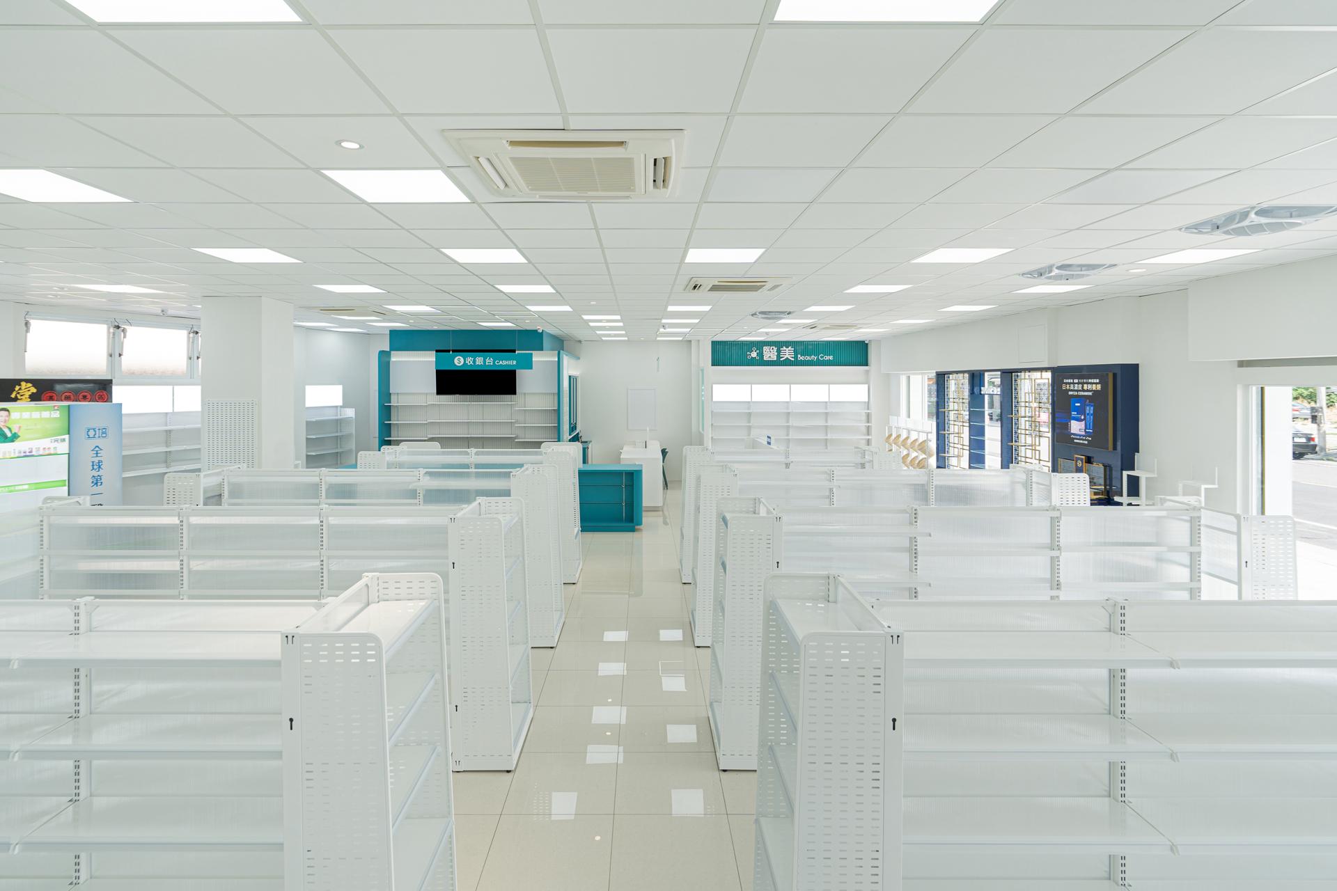 London Design Awards Winner - BRIDGE DRUGSTORE