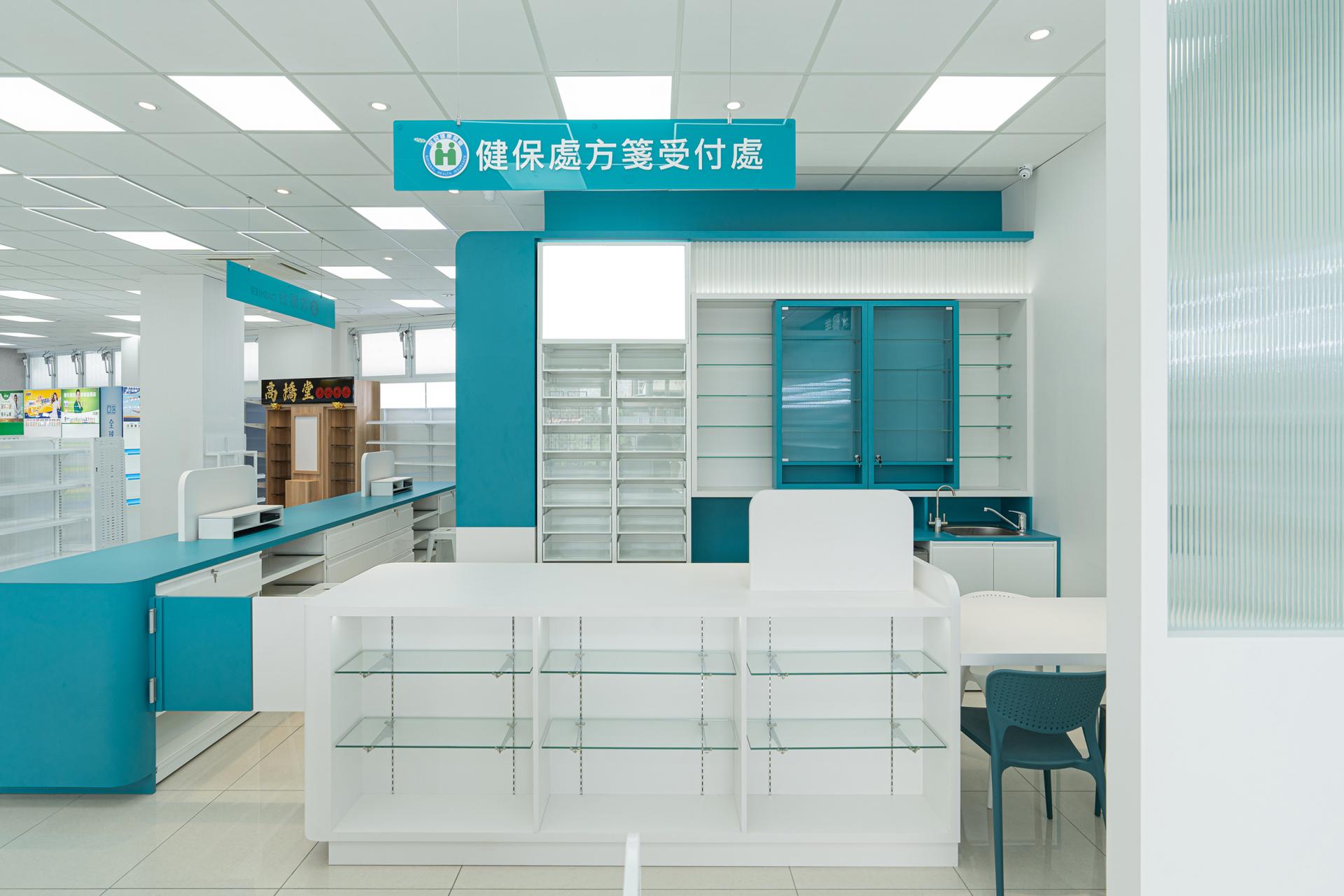 London Design Awards Winner - BRIDGE DRUGSTORE