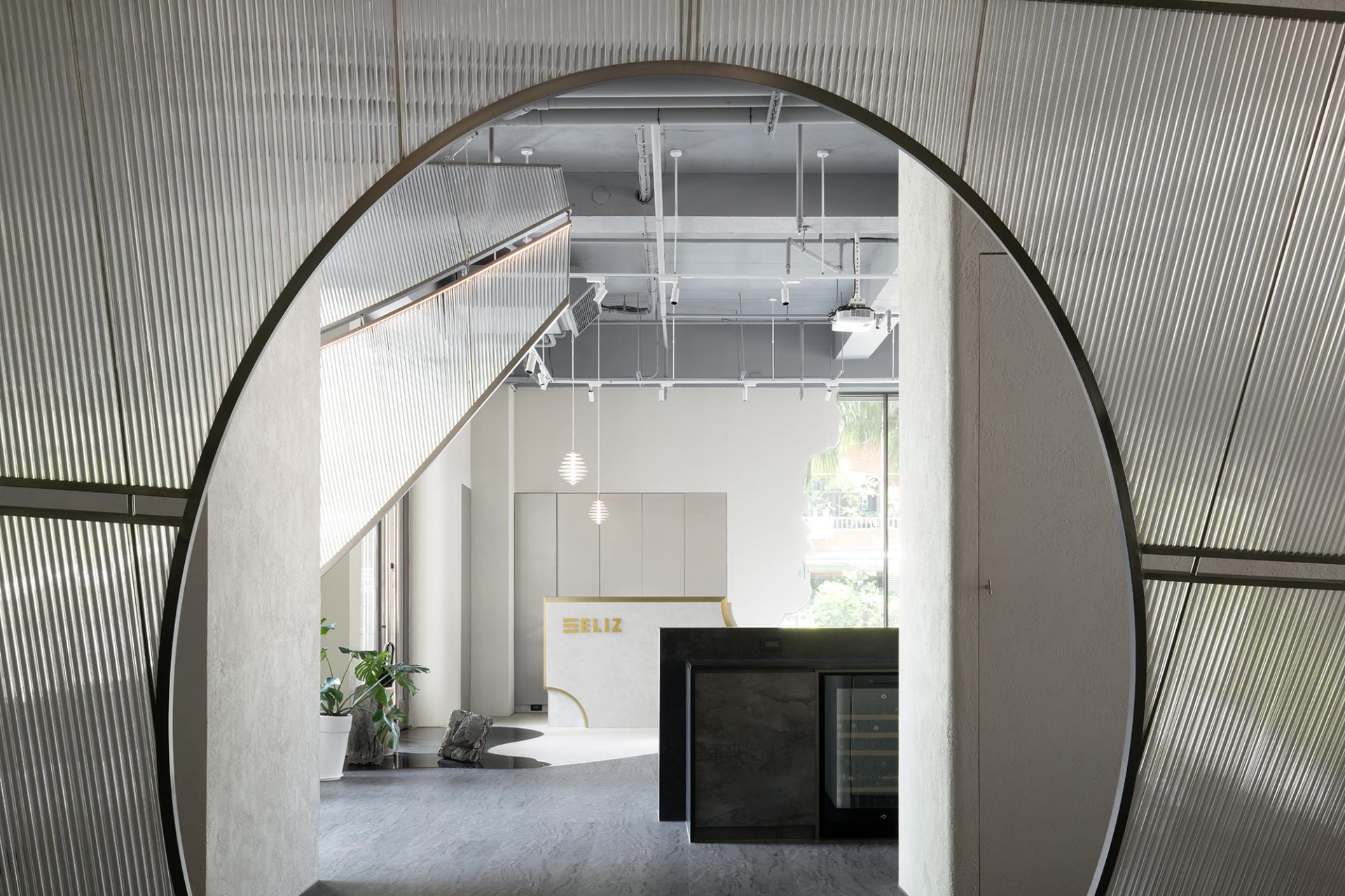 London Design Awards Winner - Whimsical Dance of Streaming Light