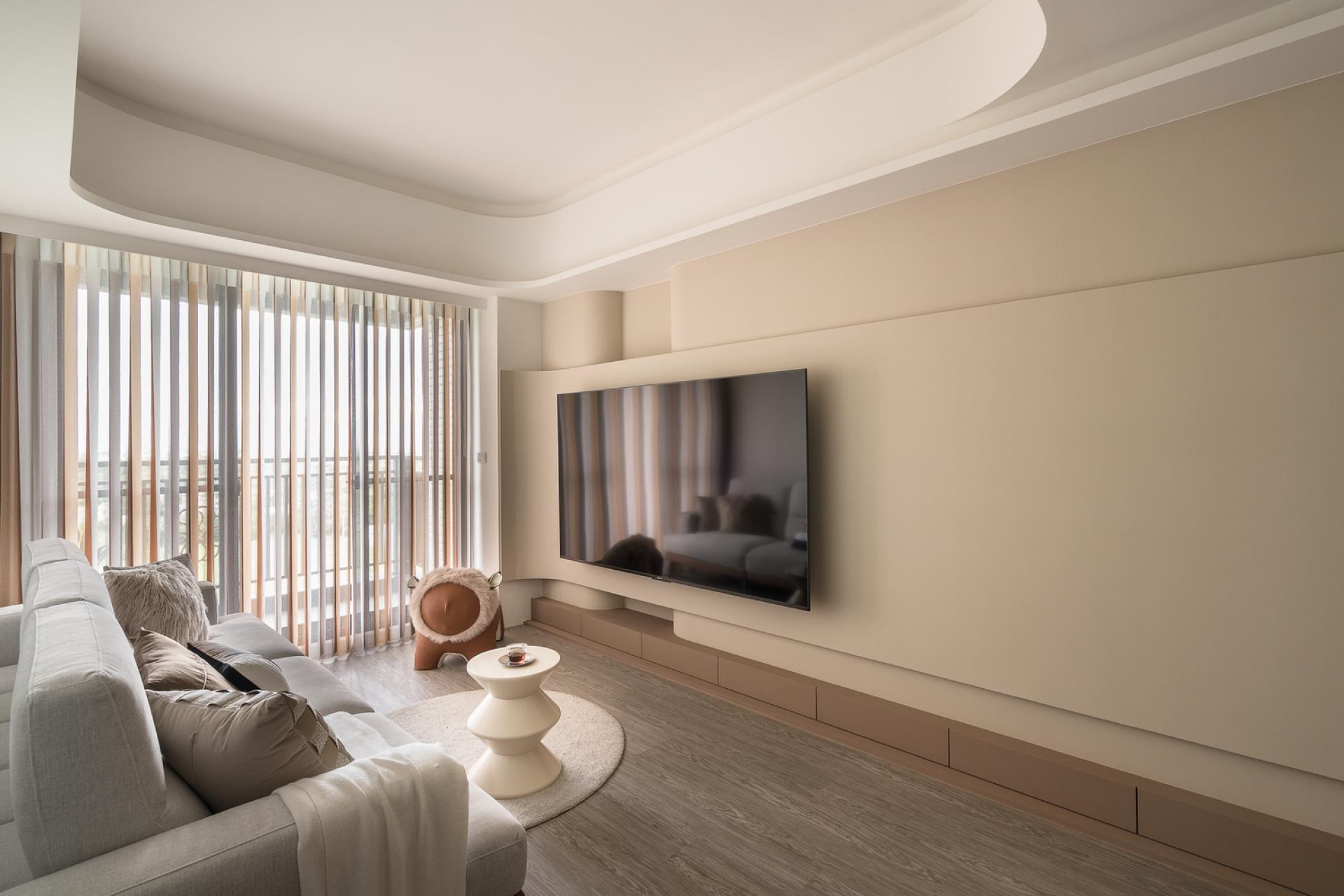 London Design Awards Winner - Infinite Radiance Echoes