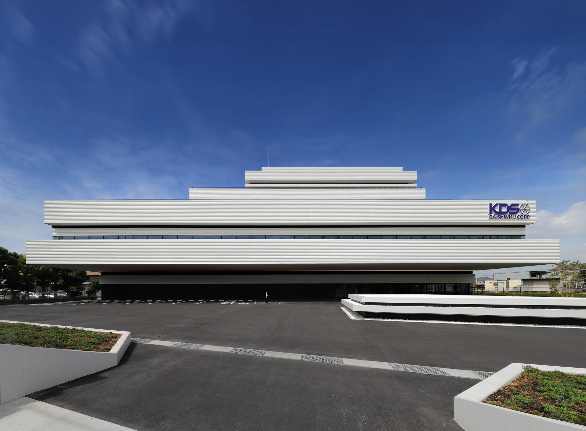 London Design Awards Winner - DAISHINKU CORP. HEADQUARTERS AND PLANT