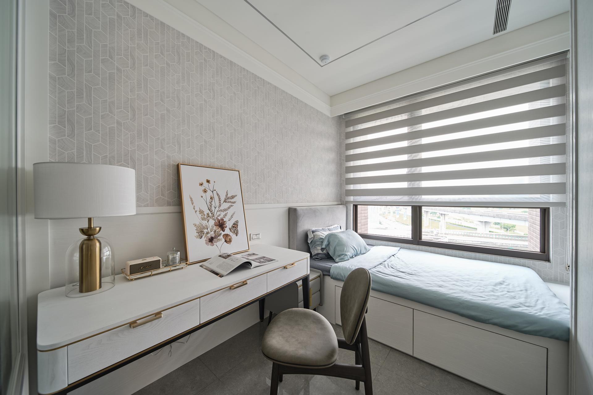 London Design Awards Winner - Luminous White