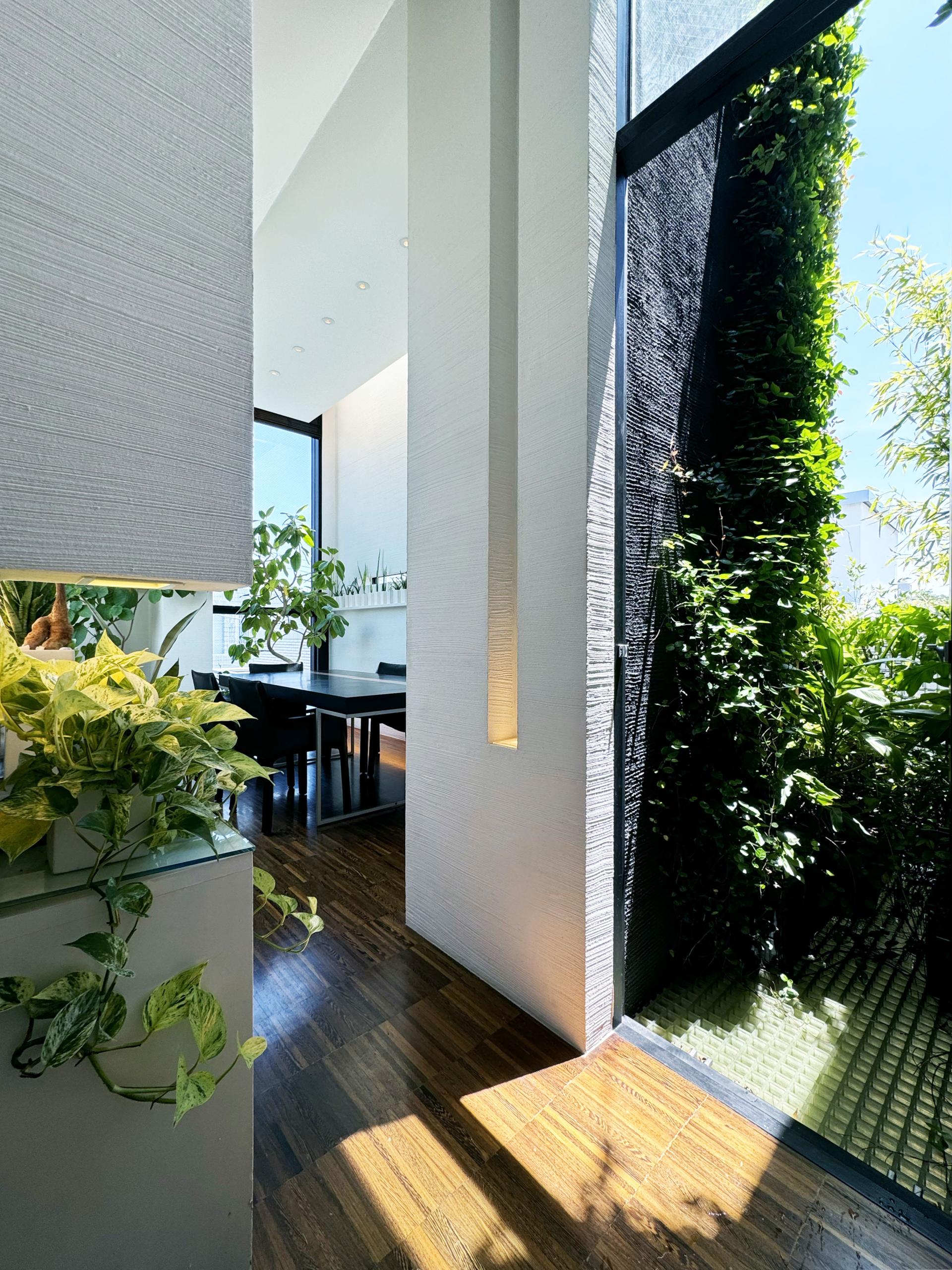 London Design Awards Winner - Black Monolithic Wall