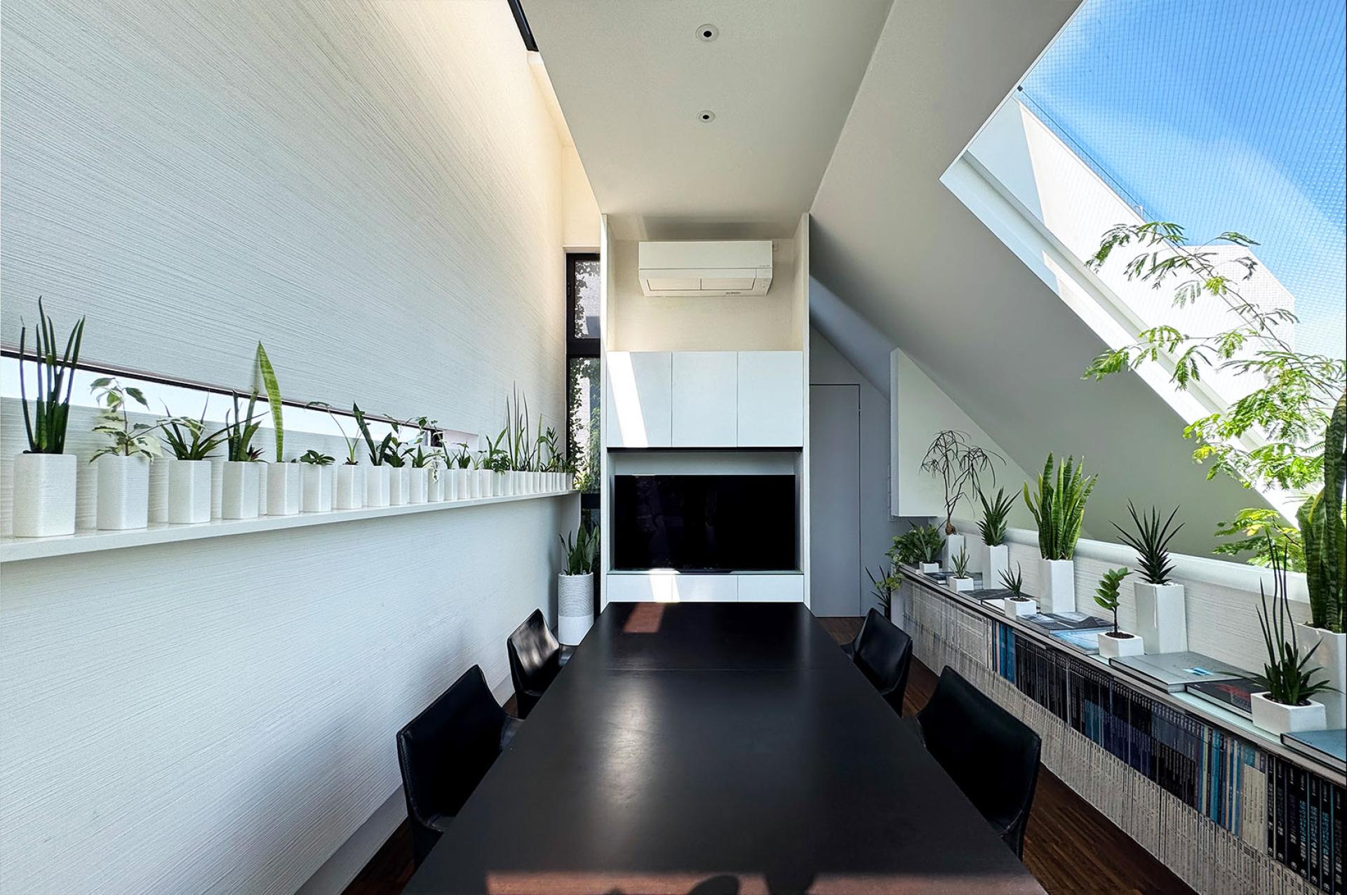 London Design Awards Winner - Black Monolithic Wall