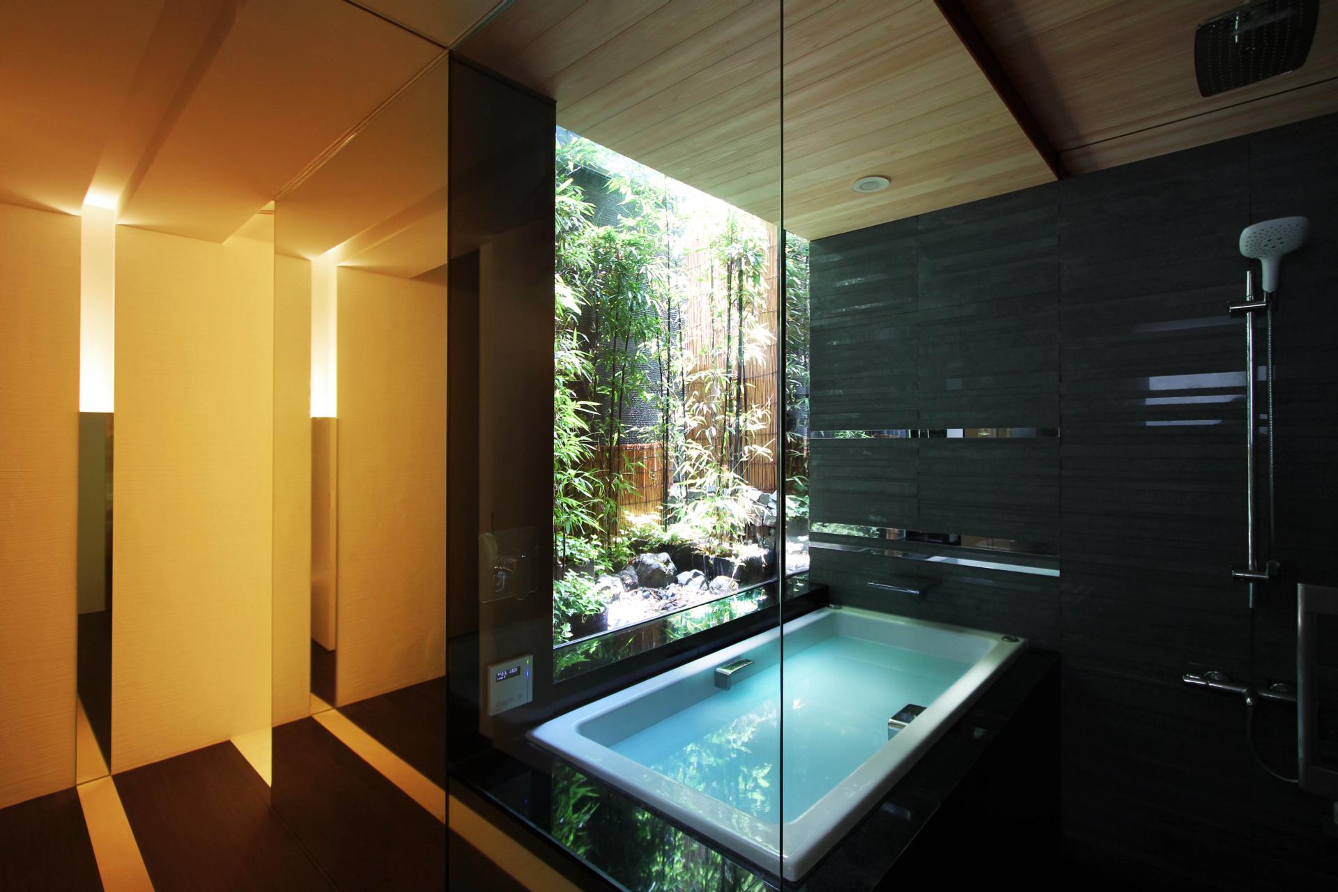 London Design Awards Winner - Black Monolithic Wall