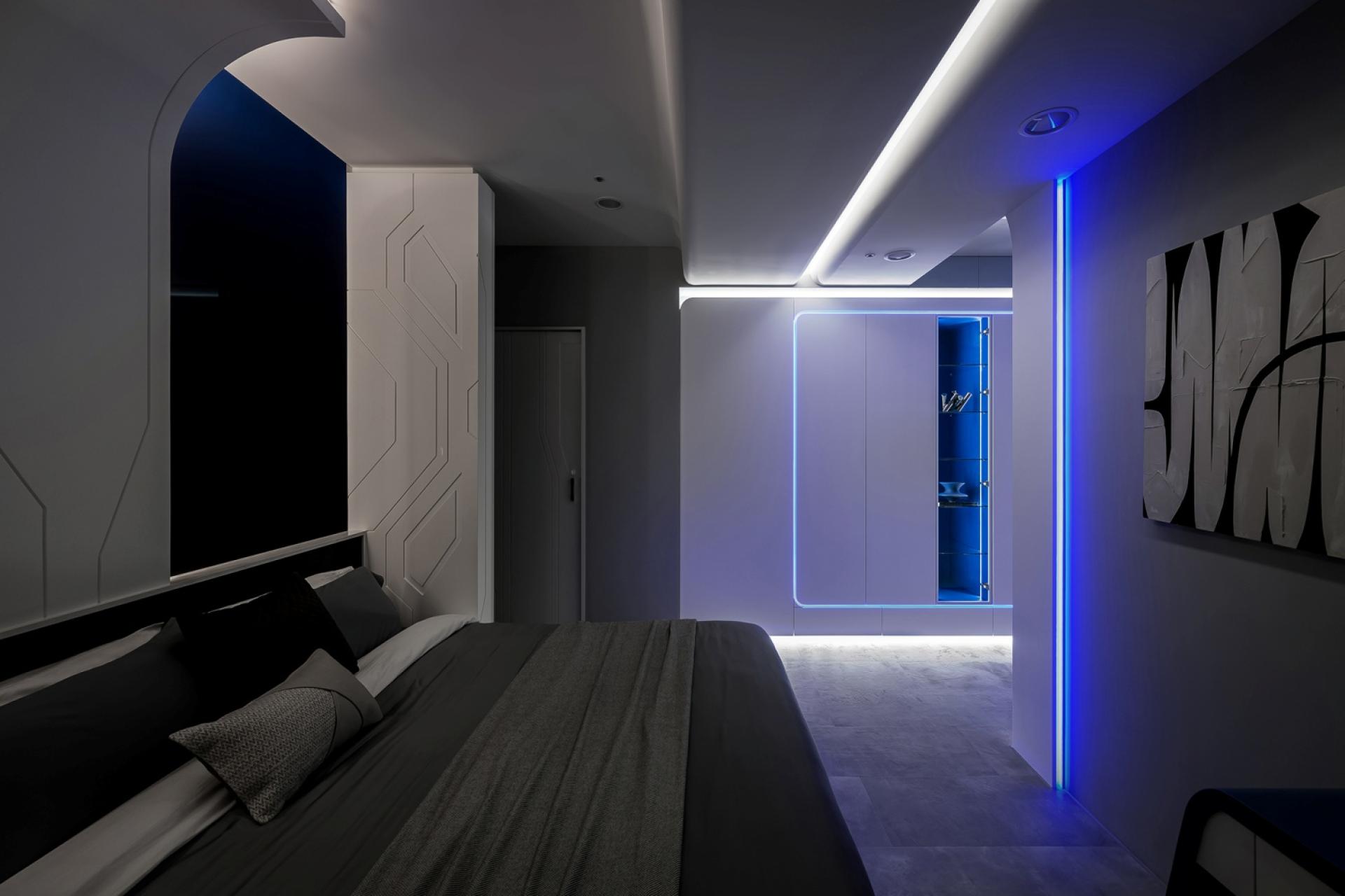 London Design Awards Winner - Art in Flowing Light