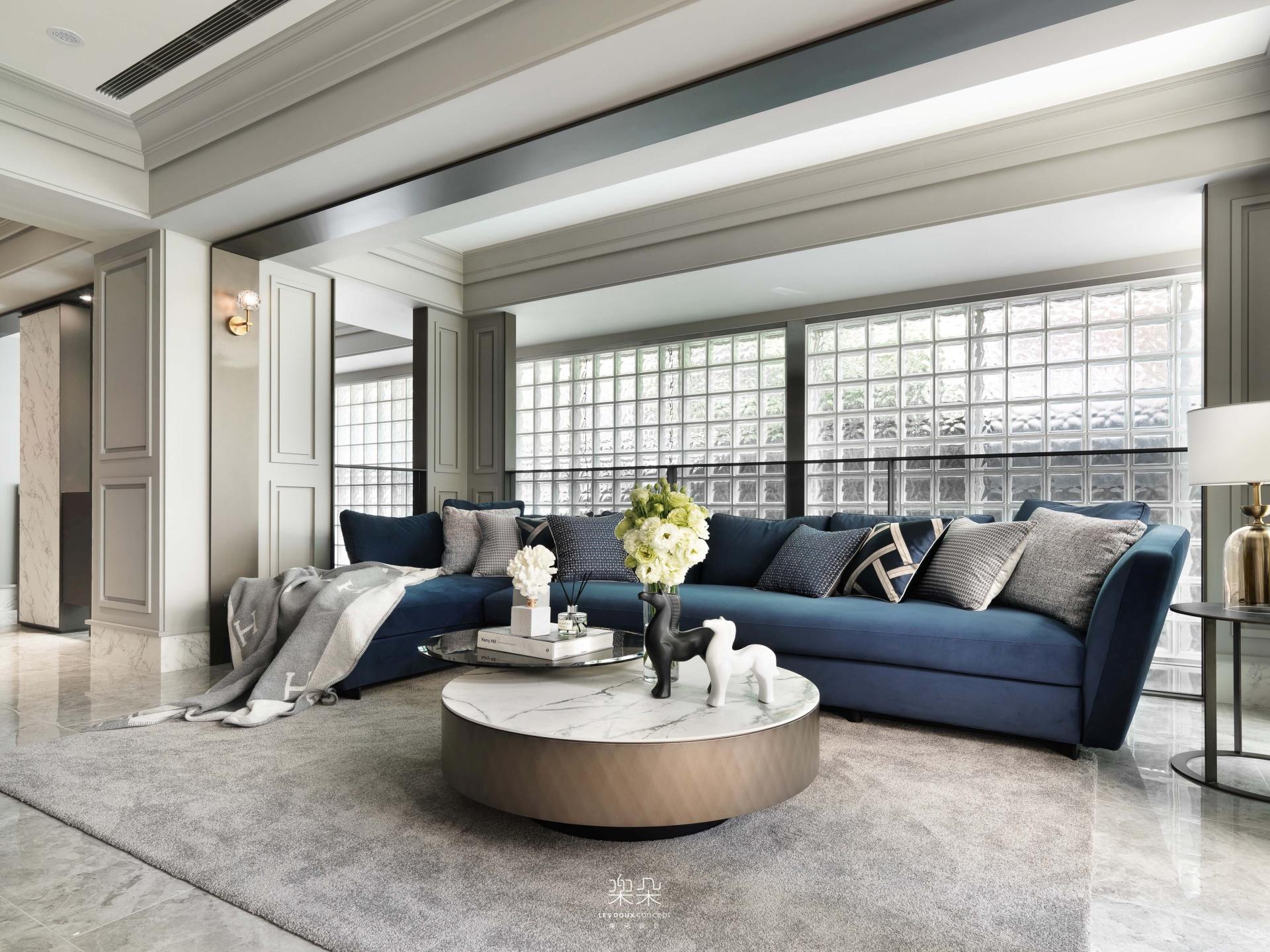 London Design Awards Winner - Depth of field with luxurious but low-key vibe
