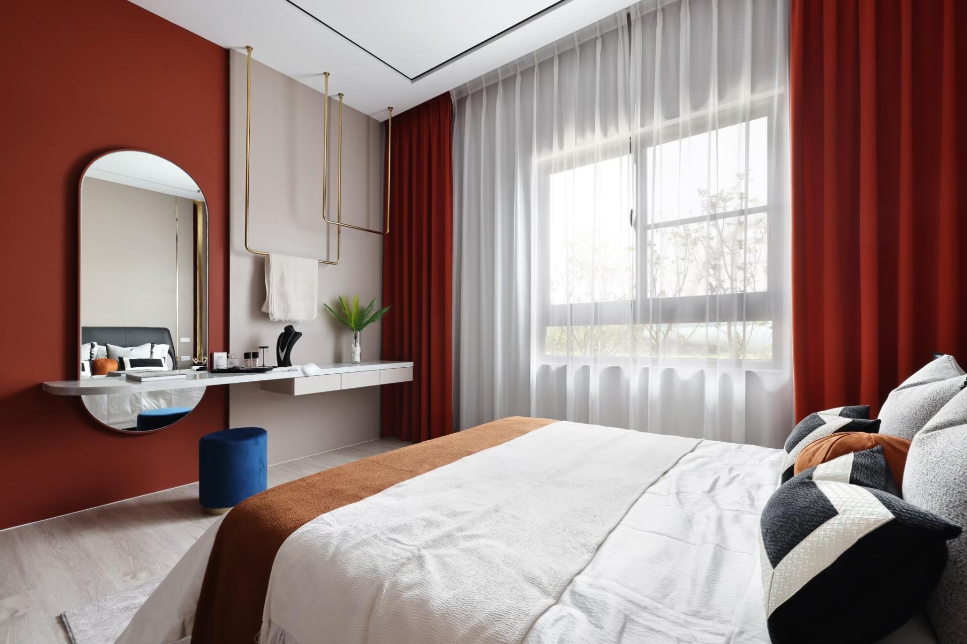 London Design Awards Winner - Moulin Rouge Reverie