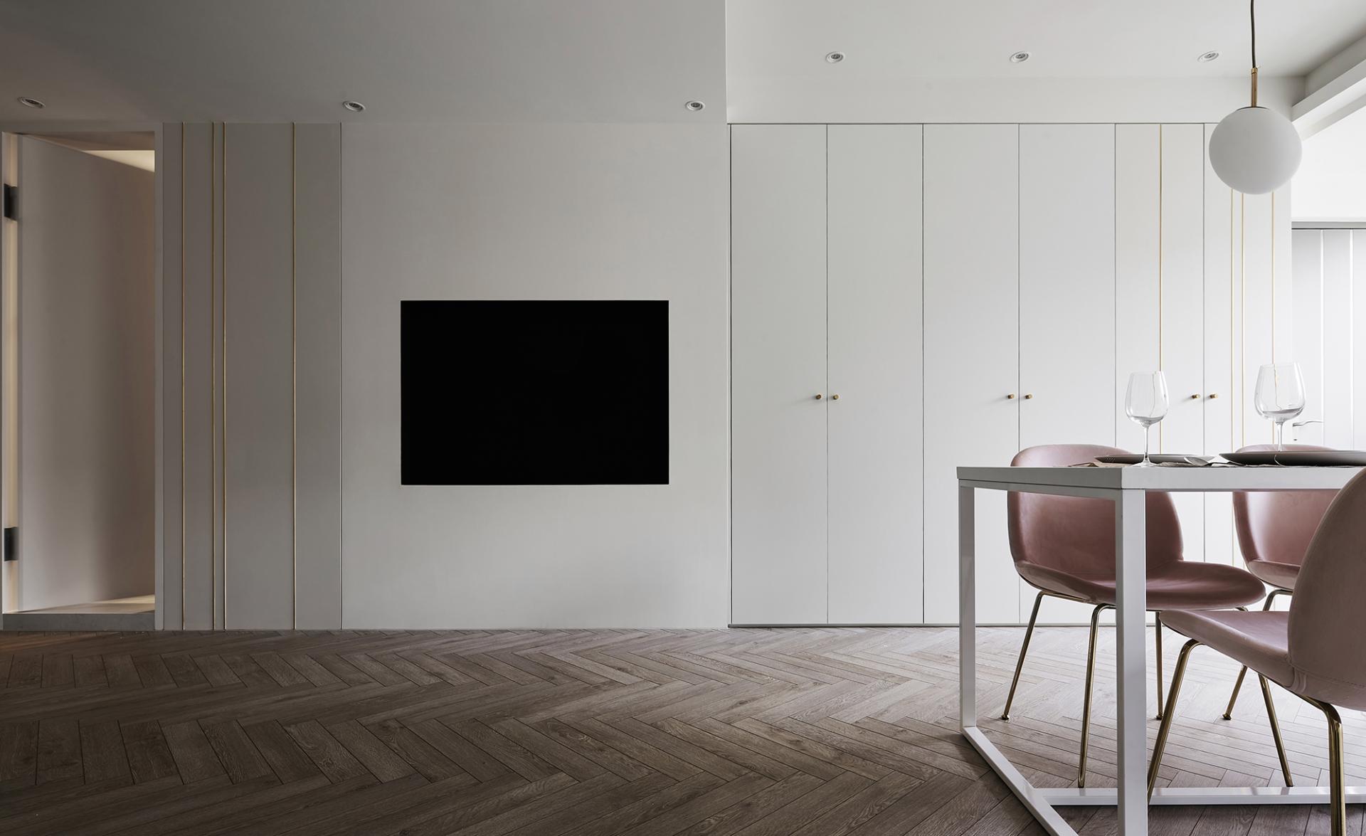 London Design Awards Winner - Dreaming in Scarlet