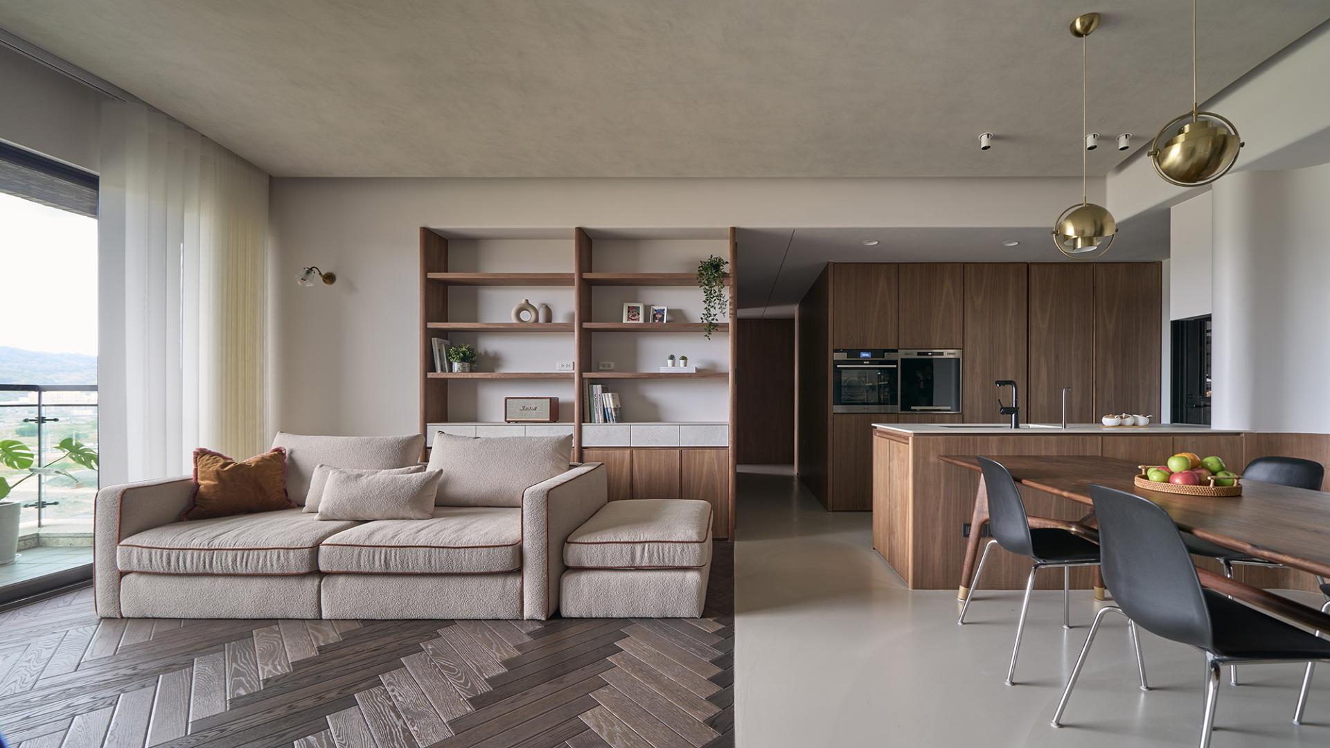 London Design Awards Winner - Wooden Beams, Bright Dreams
