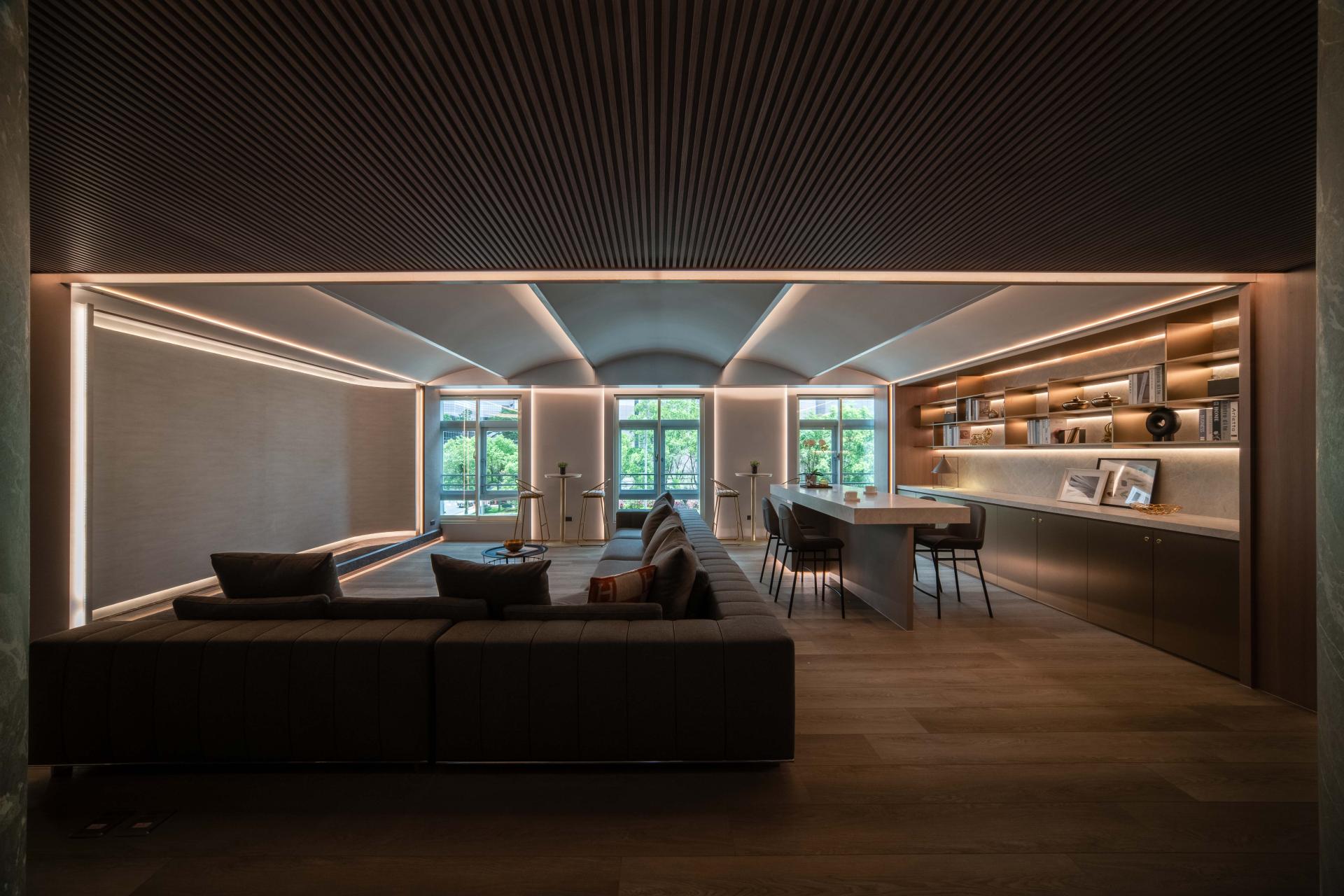 London Design Awards Winner - Gleaming Dialogues
