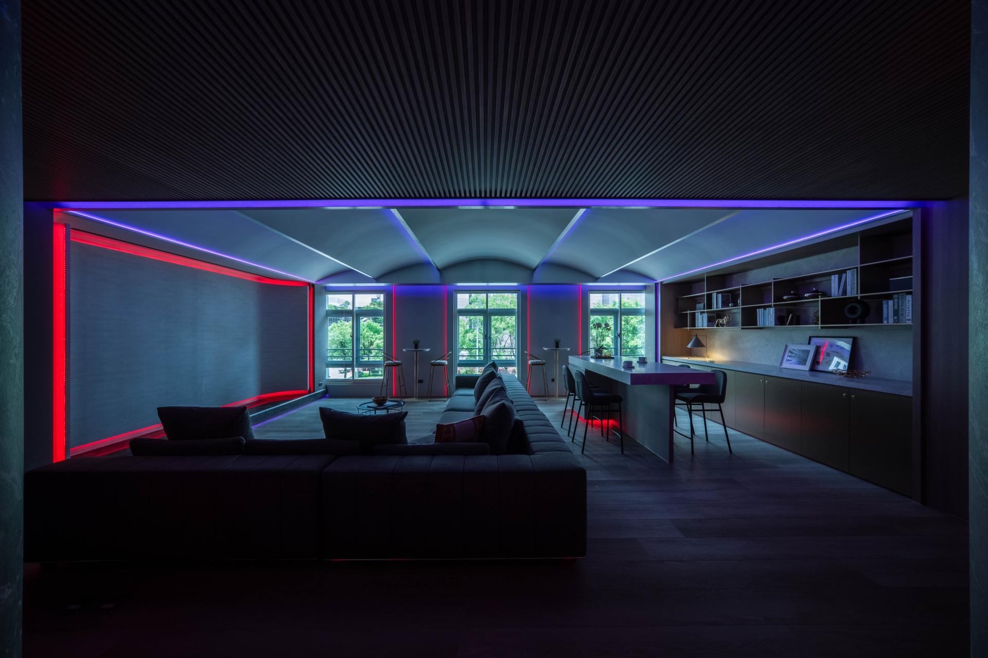 London Design Awards Winner - Gleaming Dialogues