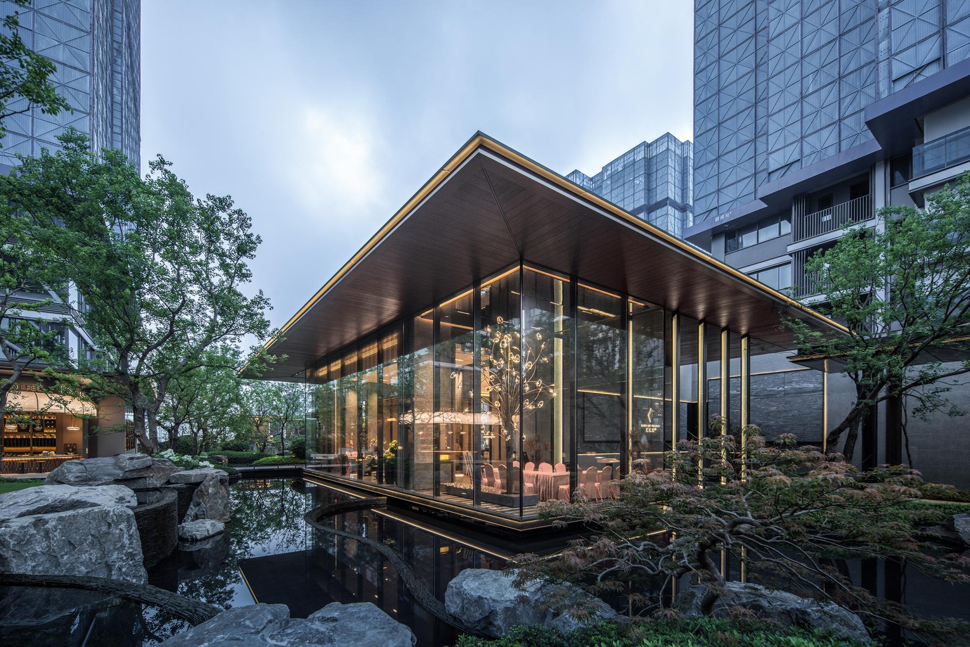 London Design Awards Winner - GLORY OF THERONES