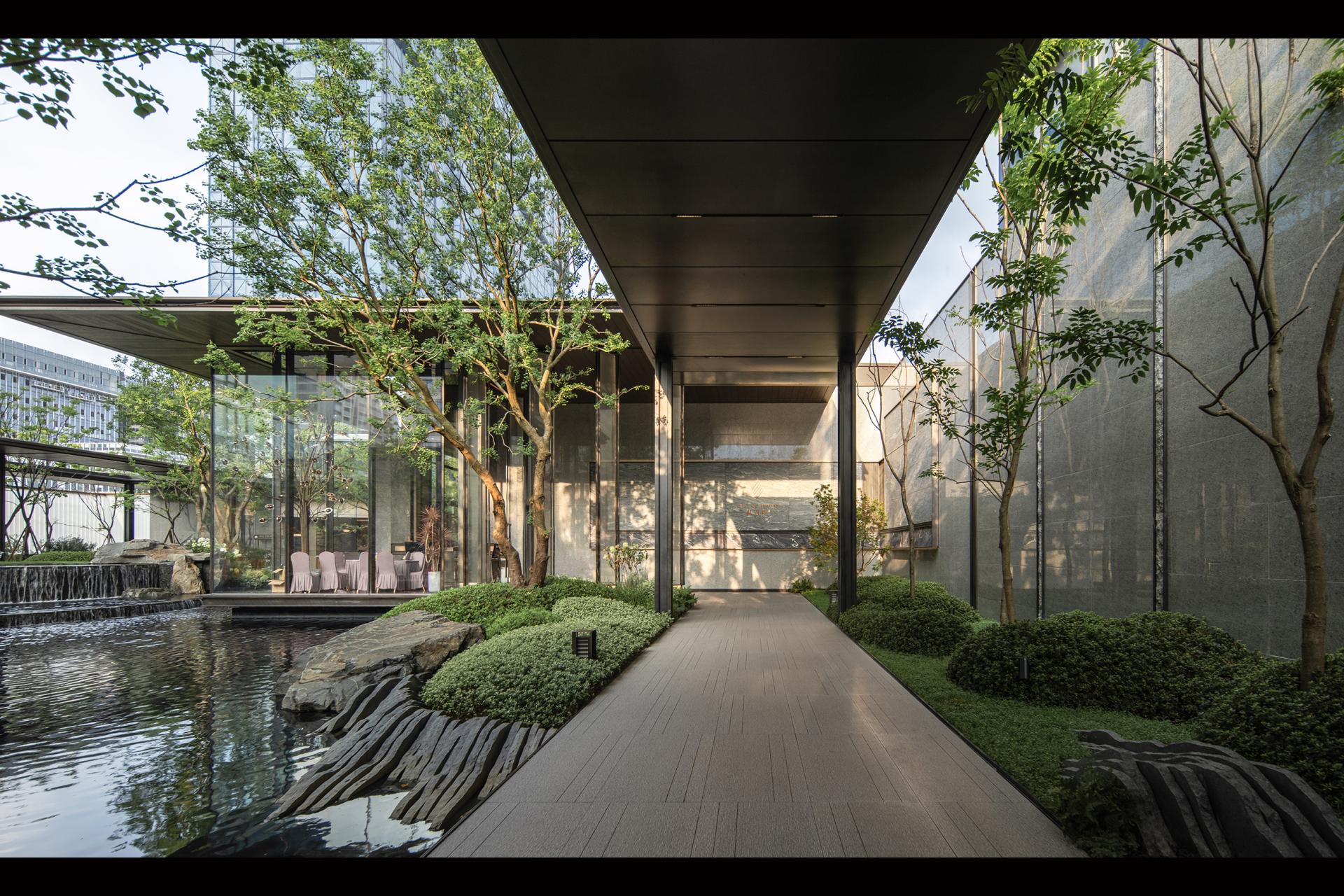 London Design Awards Winner - GLORY OF THERONES