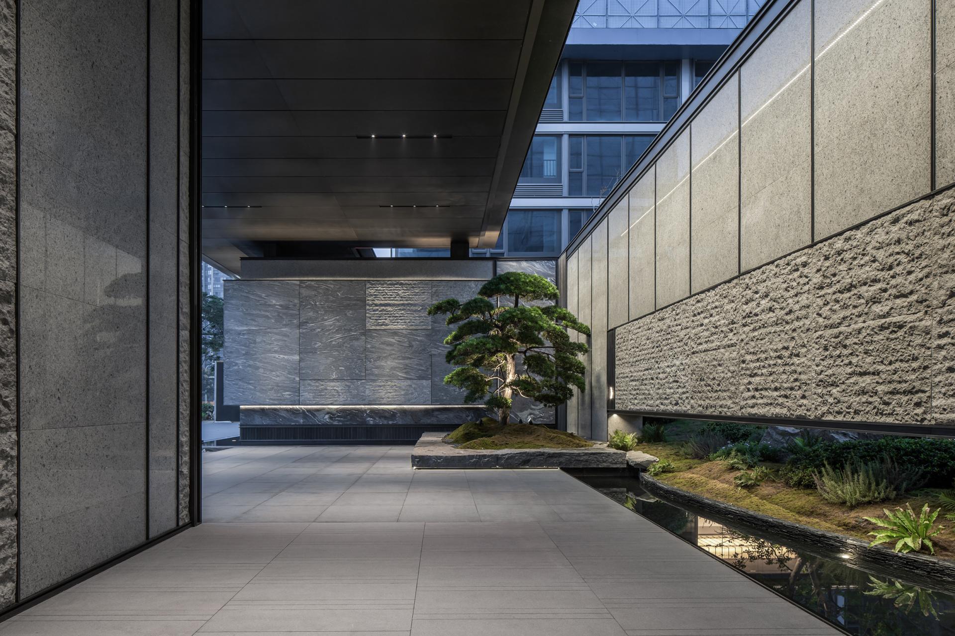 London Design Awards Winner - GLORY OF THERONES