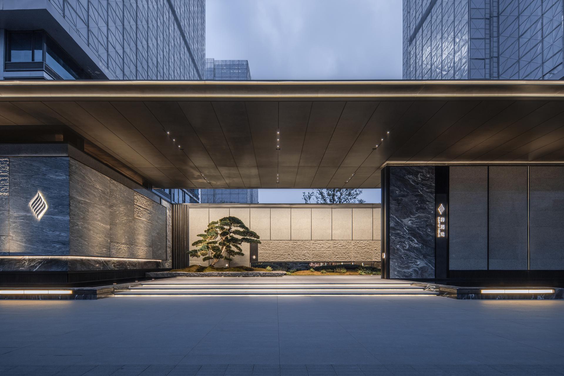 London Design Awards Winner - GLORY OF THERONES