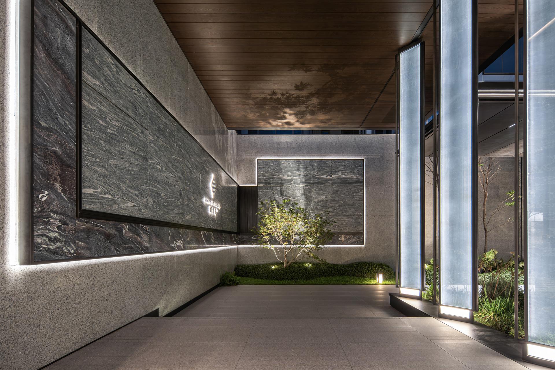 London Design Awards Winner - GLORY OF THERONES