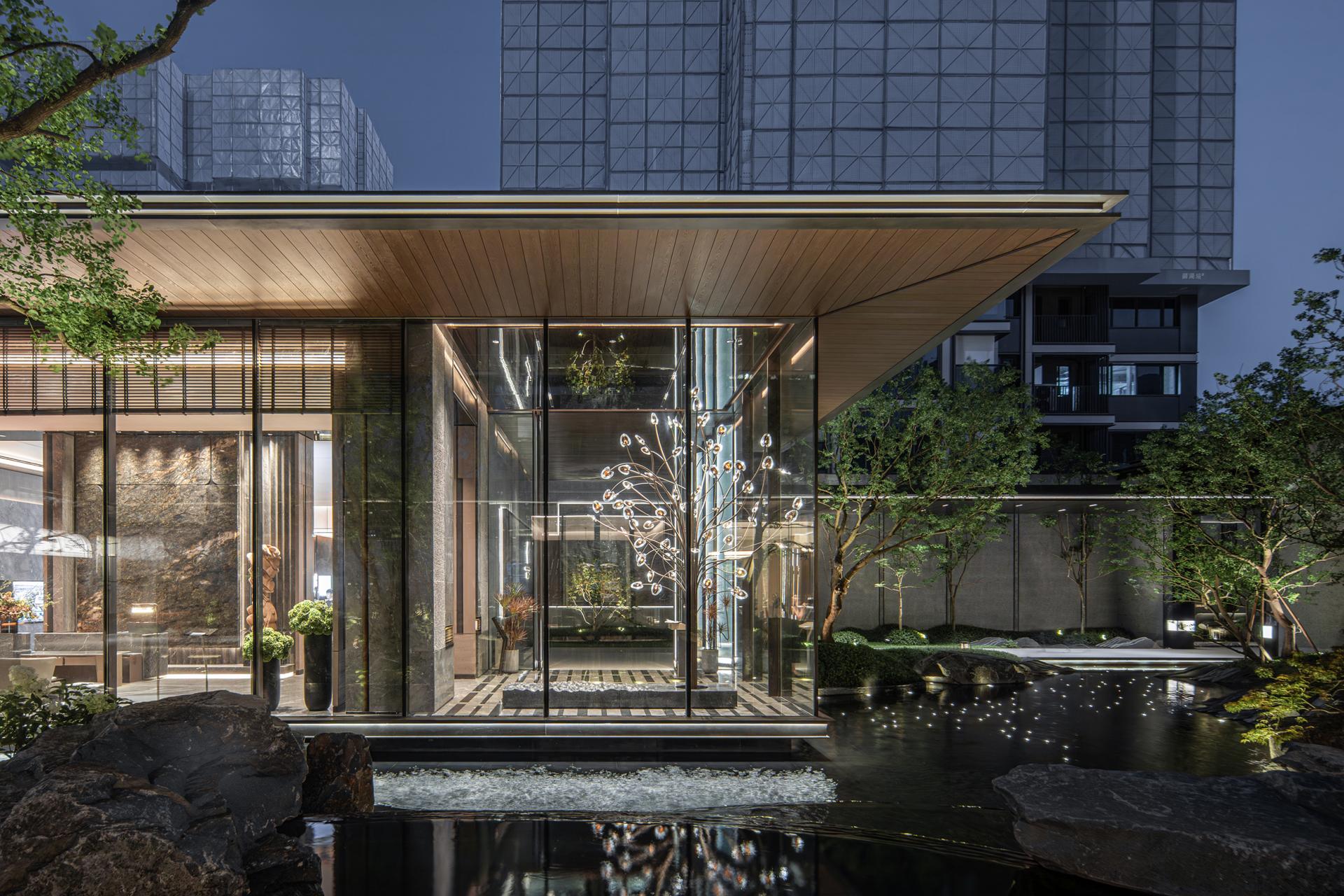 London Design Awards Winner - GLORY OF THERONES