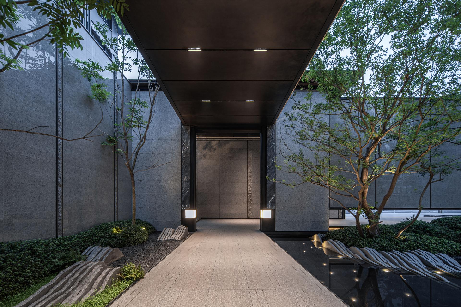 London Design Awards Winner - GLORY OF THERONES