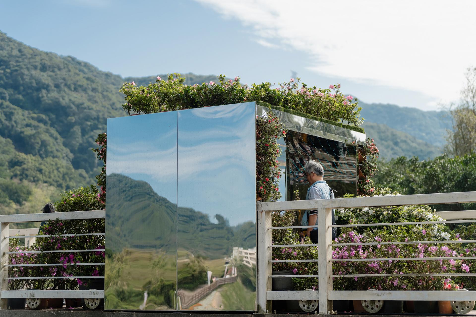 London Design Awards Winner - 2025 Let’s Go Bloom