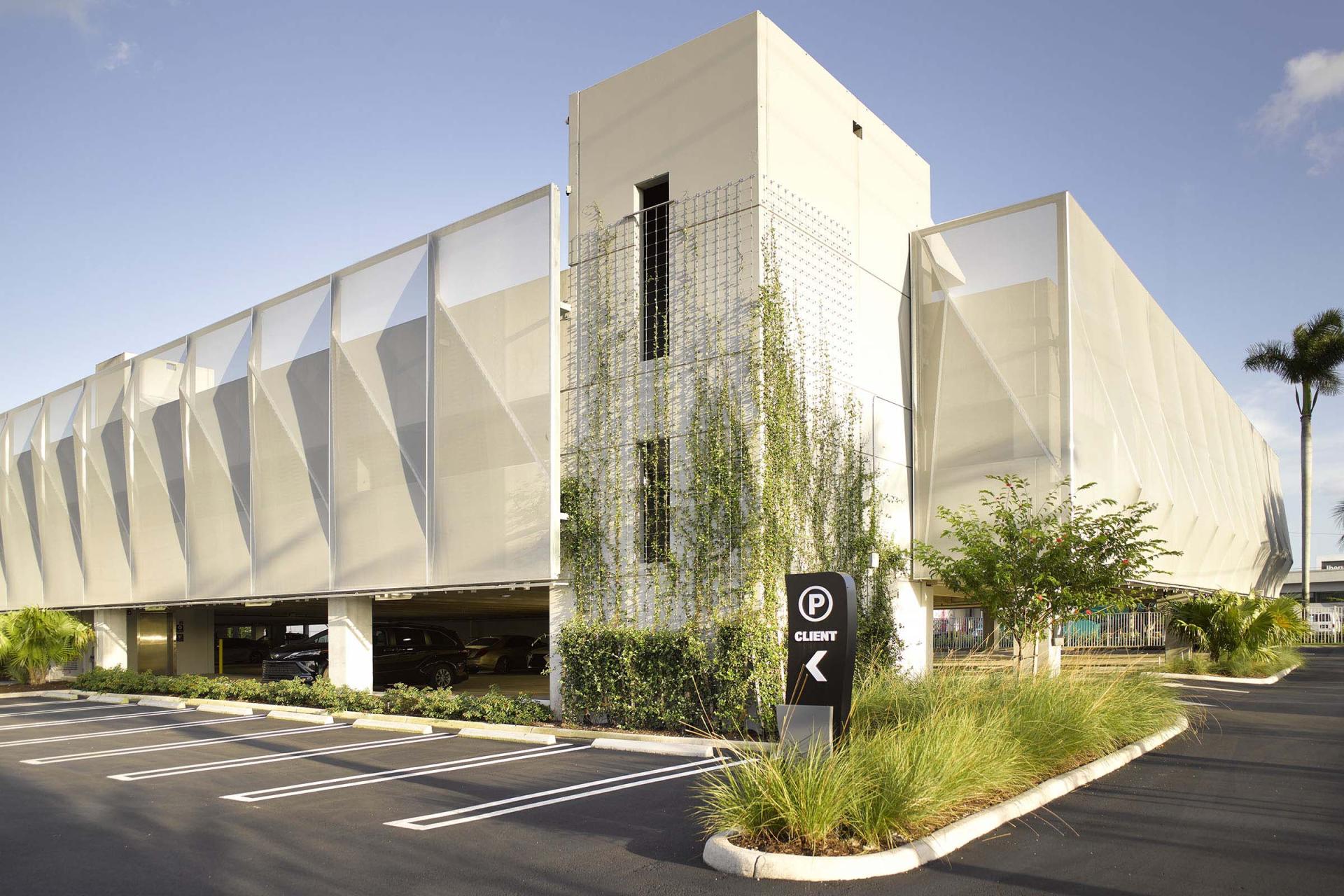 London Design Awards Winner - Banesco USA Headquarters