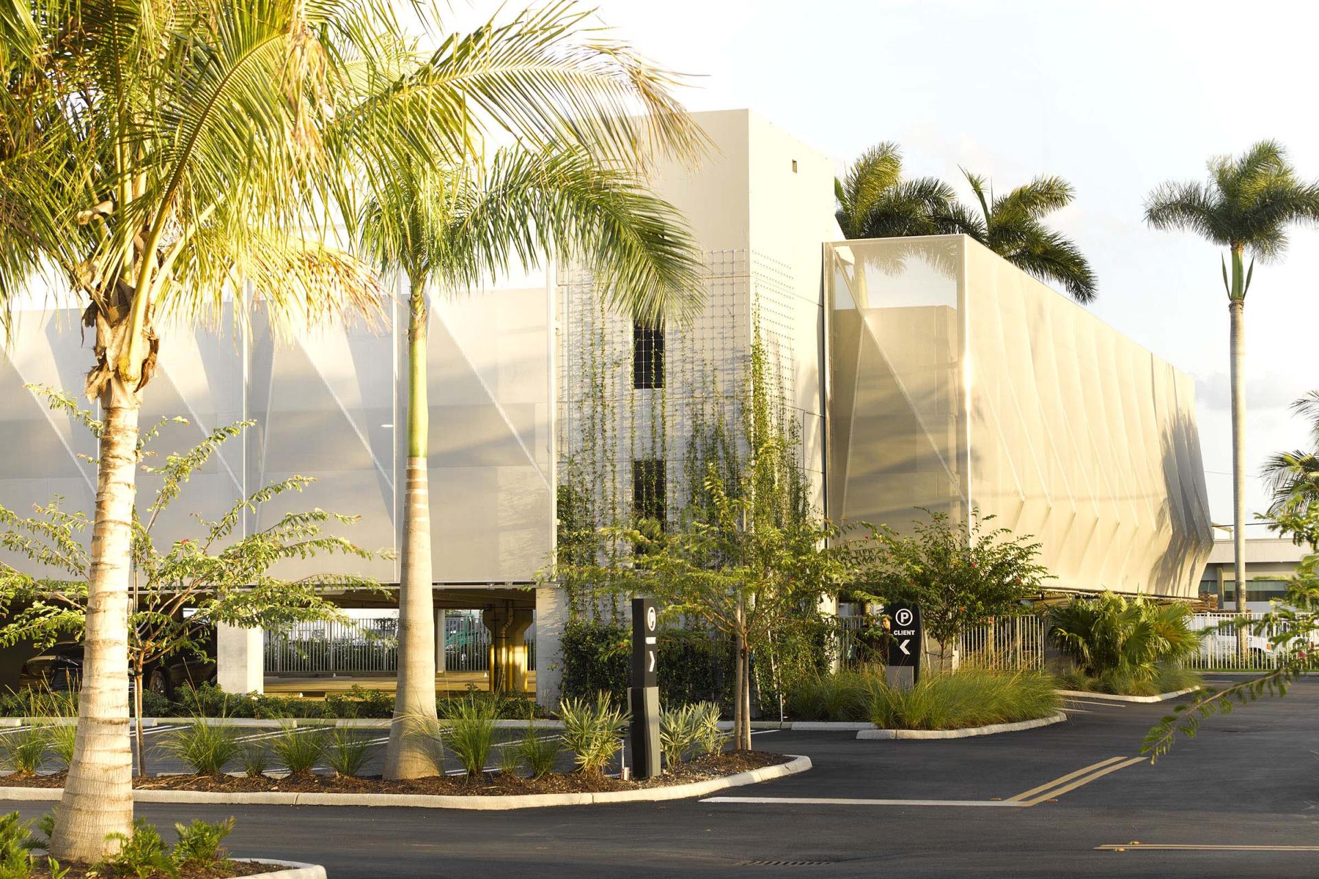 London Design Awards Winner - Banesco USA Headquarters