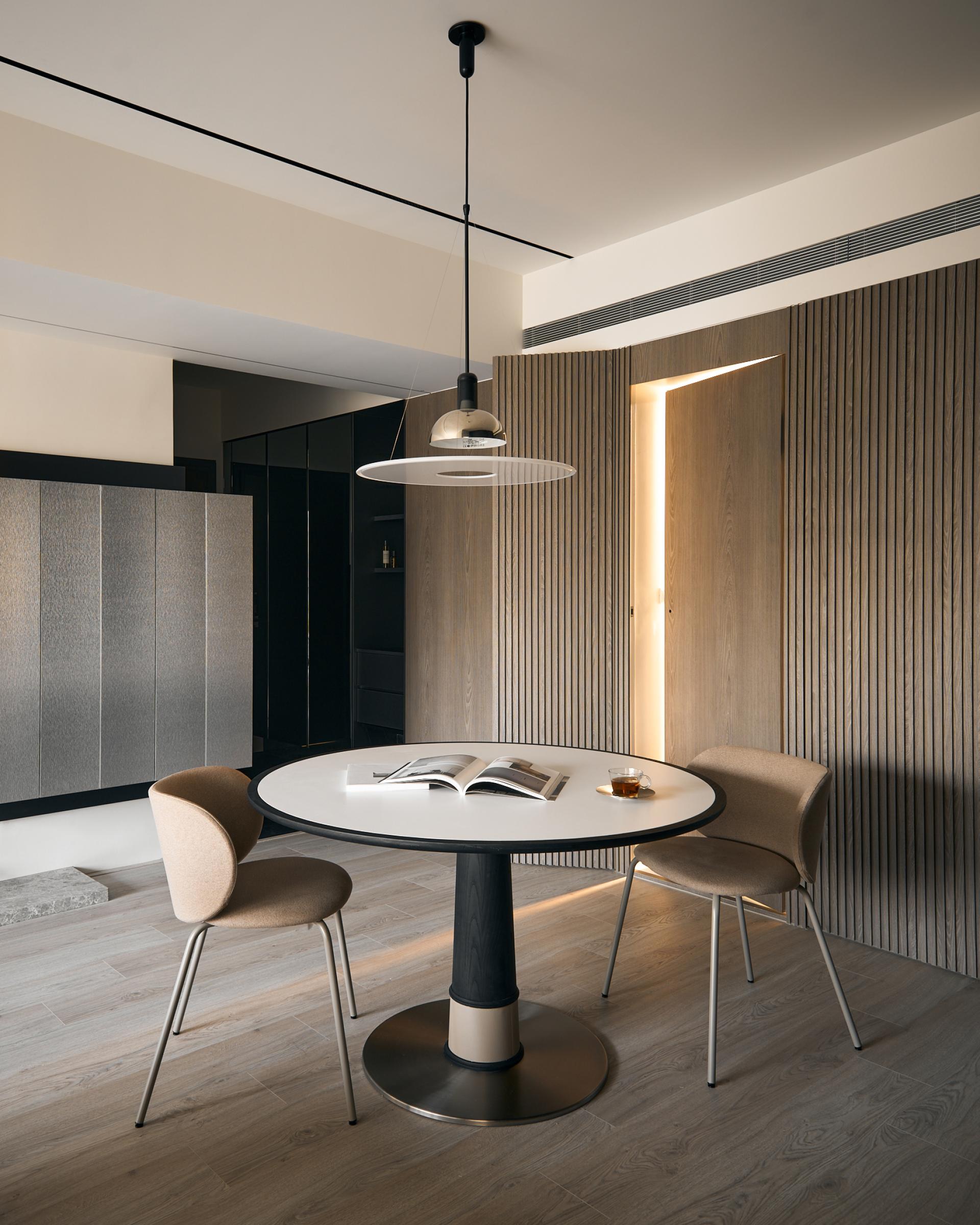 London Design Awards Winner - Chestnut Reflection