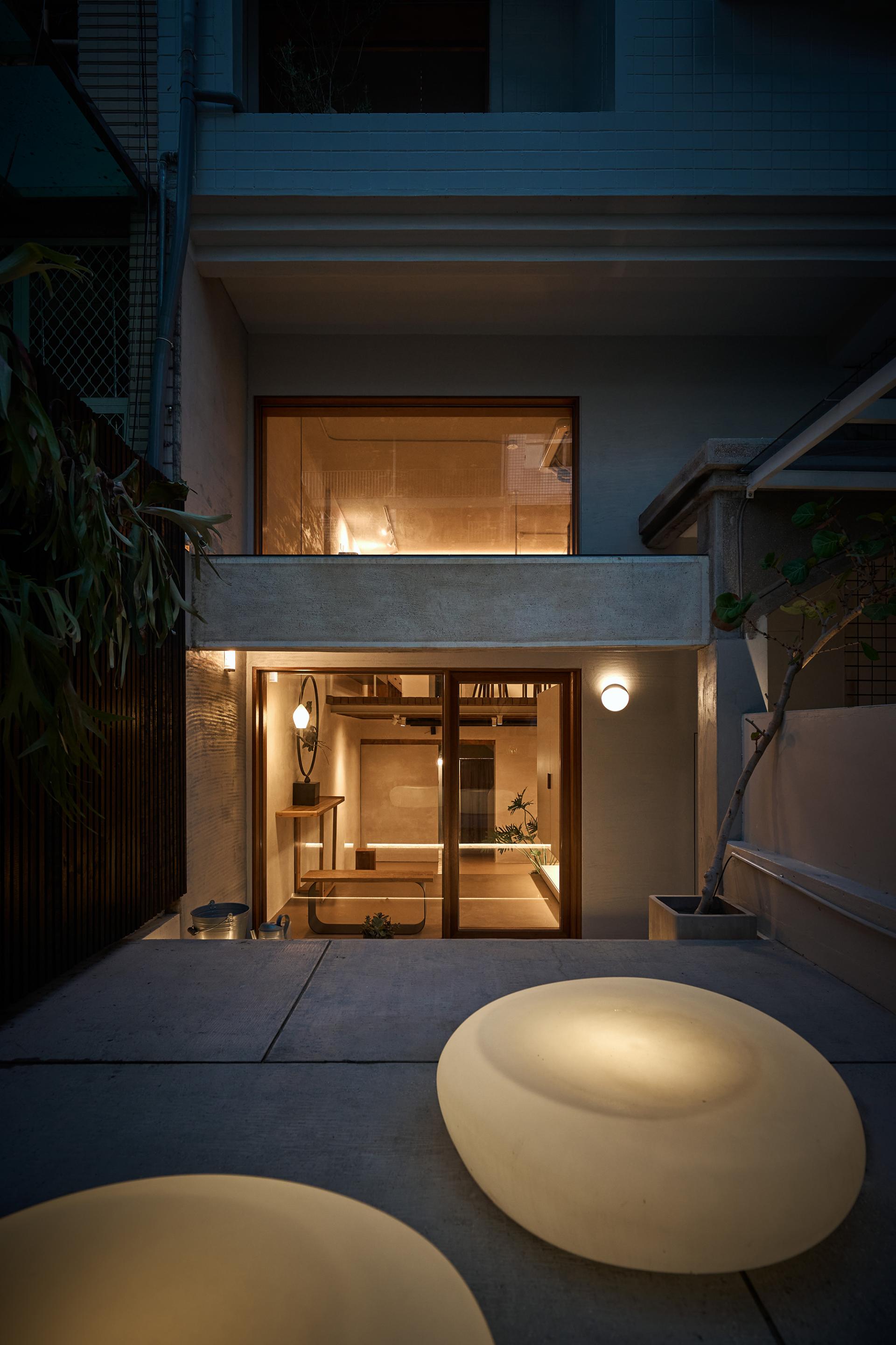London Design Awards Winner - Pure Form Flows