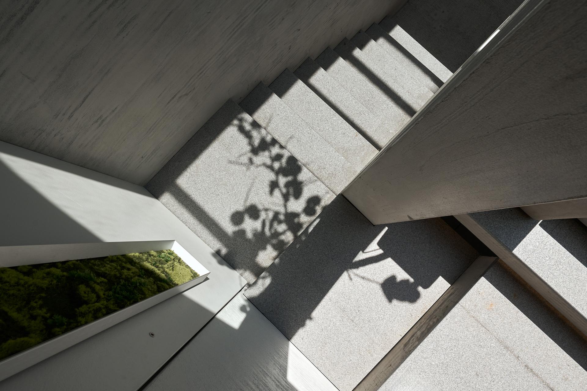 London Design Awards Winner - Pure Form Flows