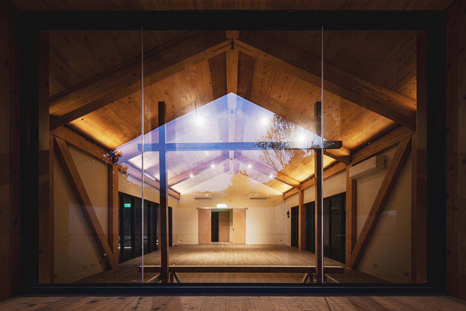 London Design Awards Winner - Whispering Light in the Mountains