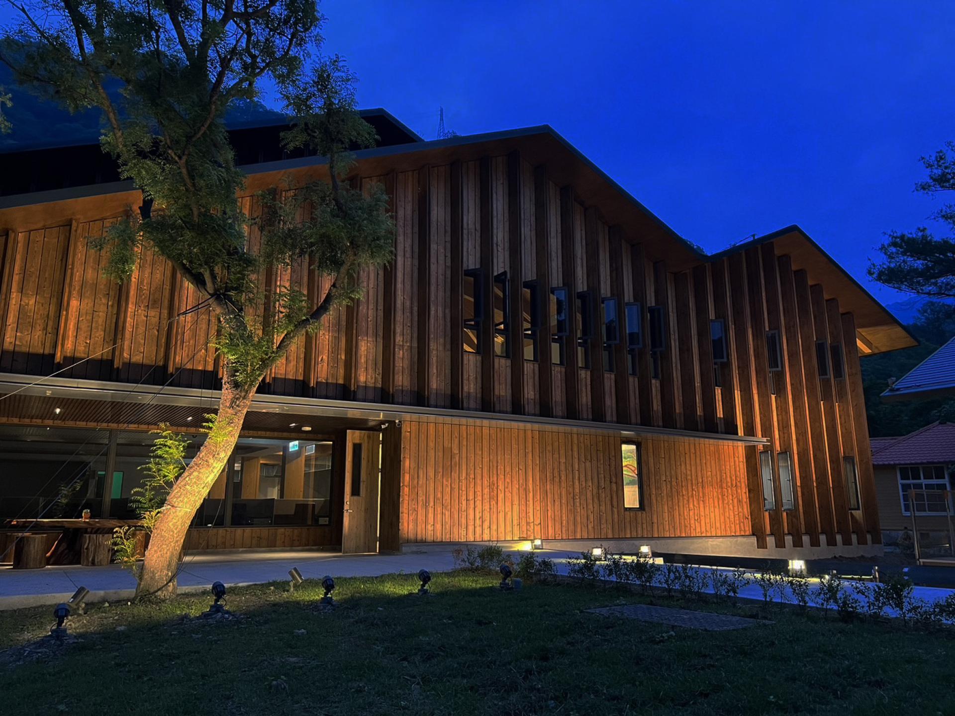 London Design Awards Winner - Whispering Light in the Mountains