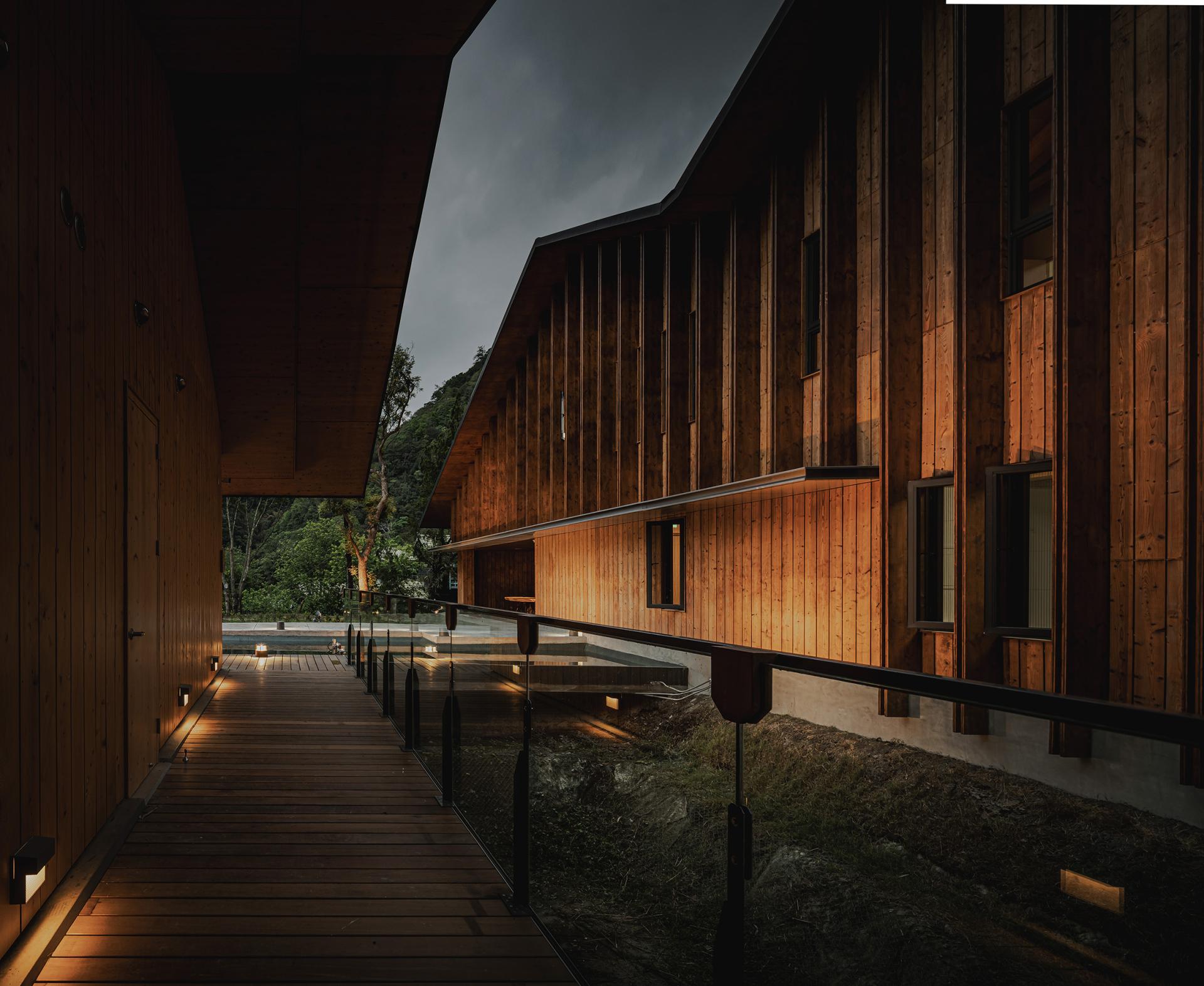 London Design Awards Winner - Whispering Light in the Mountains