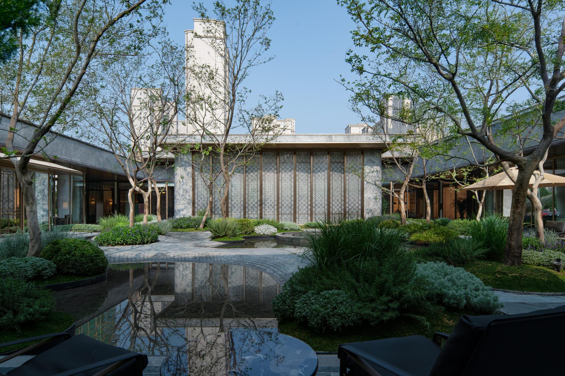 London Design Awards Winner - JUNJING HEXU