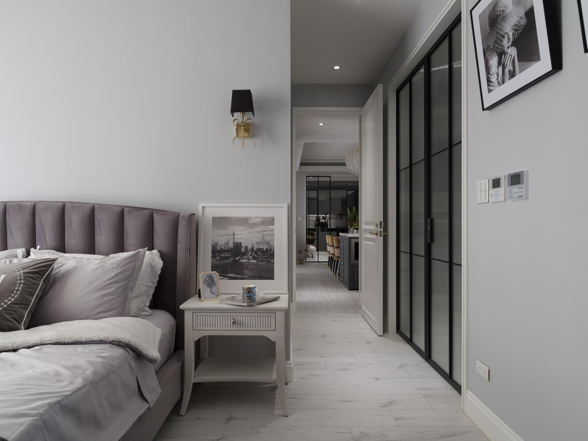 London Design Awards Winner - Frameless Frame
