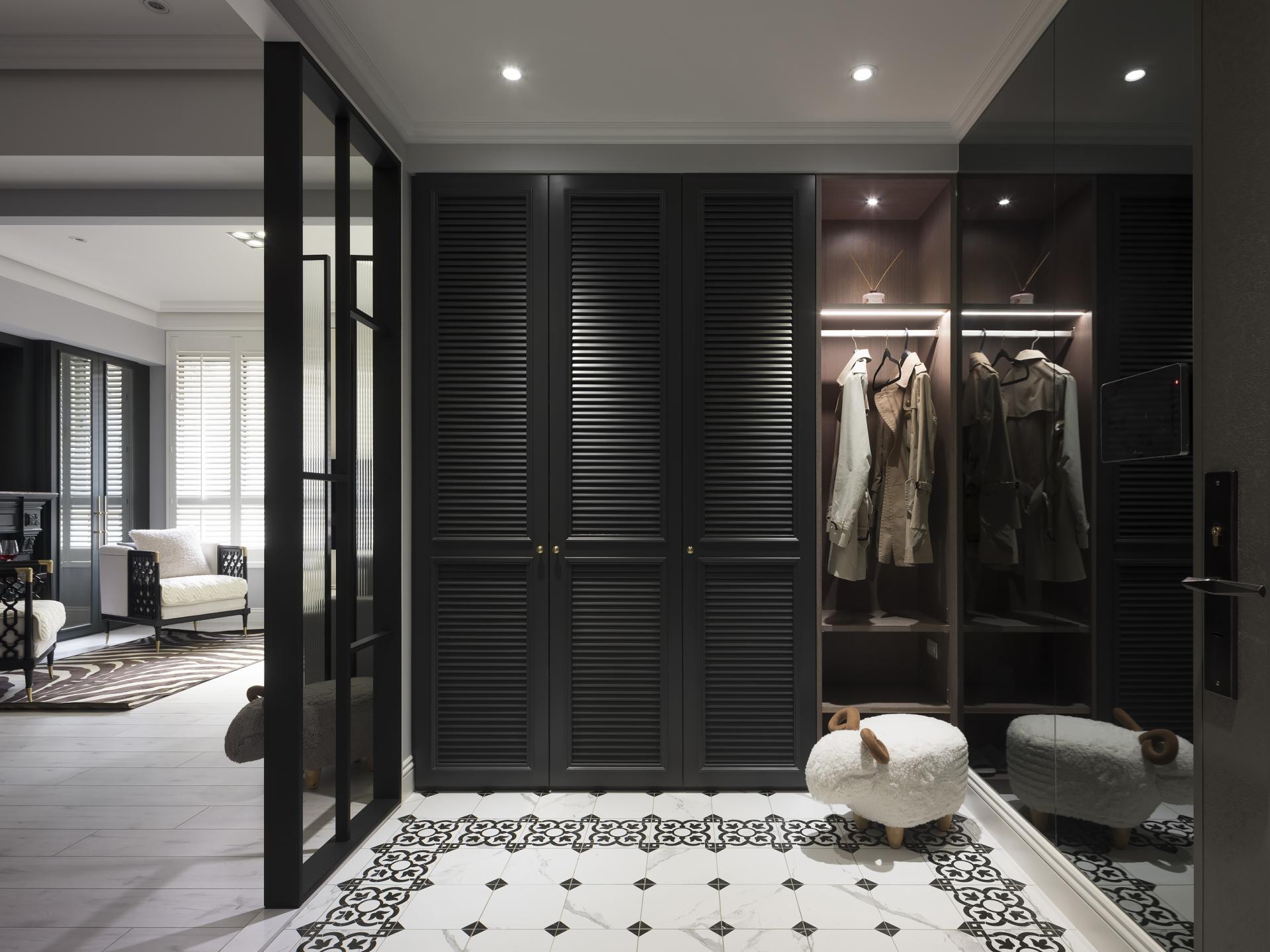 London Design Awards Winner - Frameless Frame